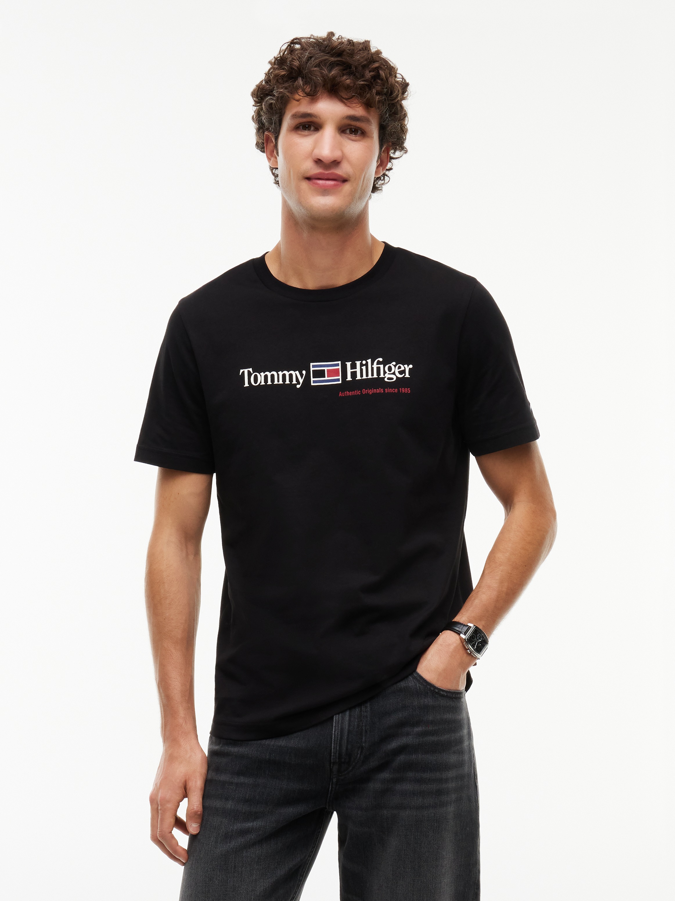 Tommy Hilfiger T-Shirt "BRAND LOVE RWB GRAPHIC" Auffälliger Frontprint mit Tommy Hilfiger Schriftzug, normale Passform