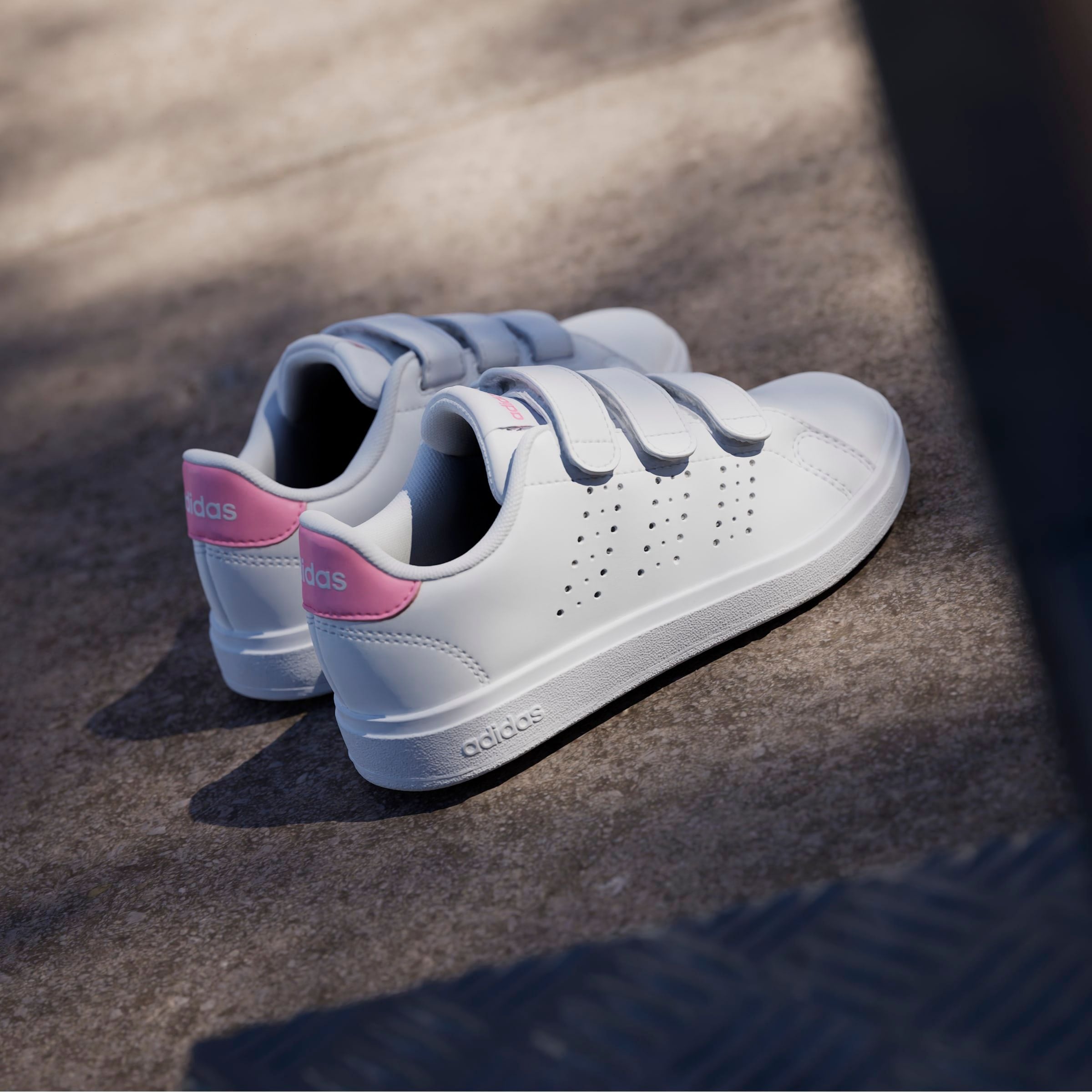 adidas Sportswear Klettschuh »ADVANTAGE BASE 2.0 KIDS«, Design auf den Spuren des adidas Stan Smith