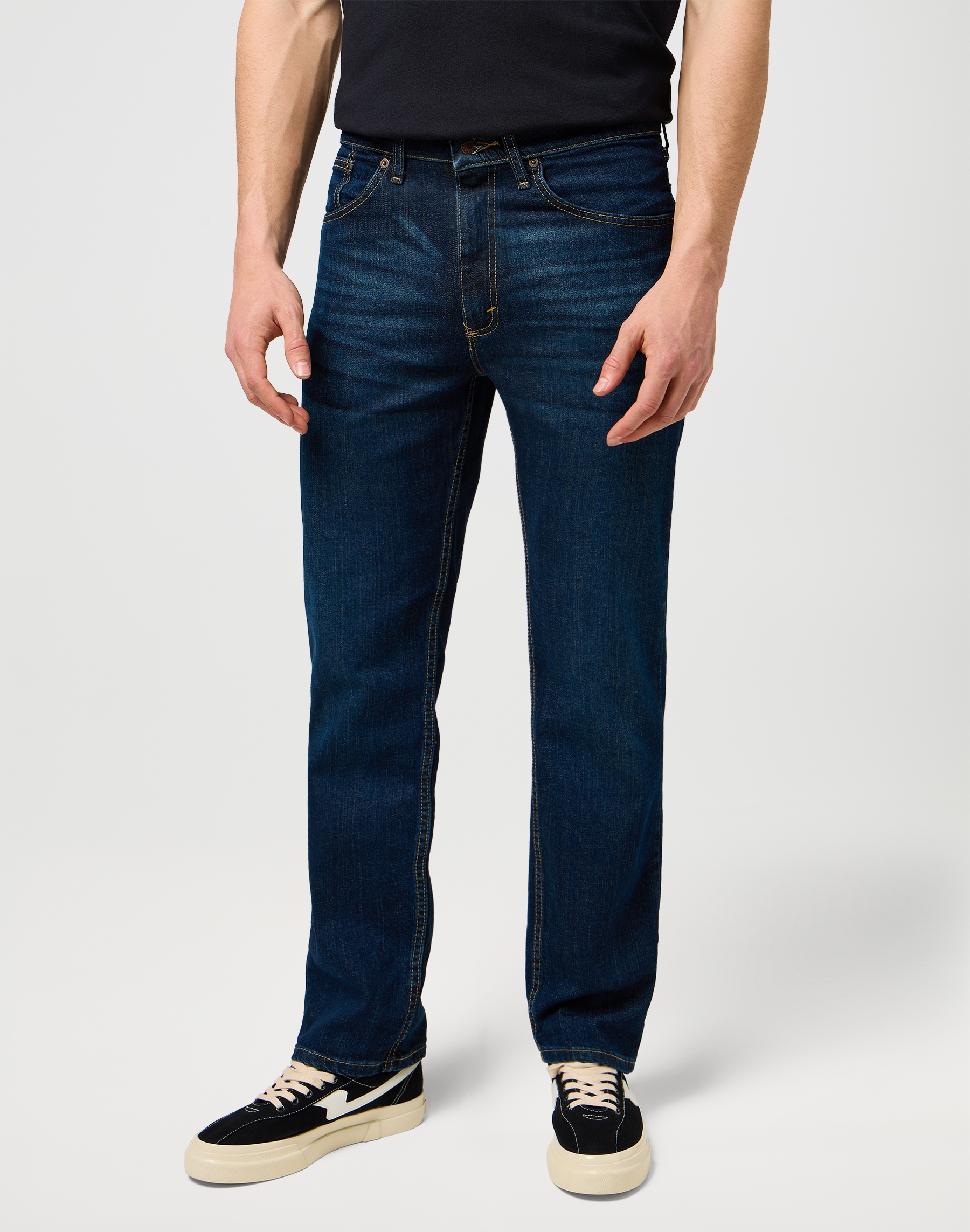 Wrangler Straight-Jeans "Foundation" aus elastischer Baumwollmischung