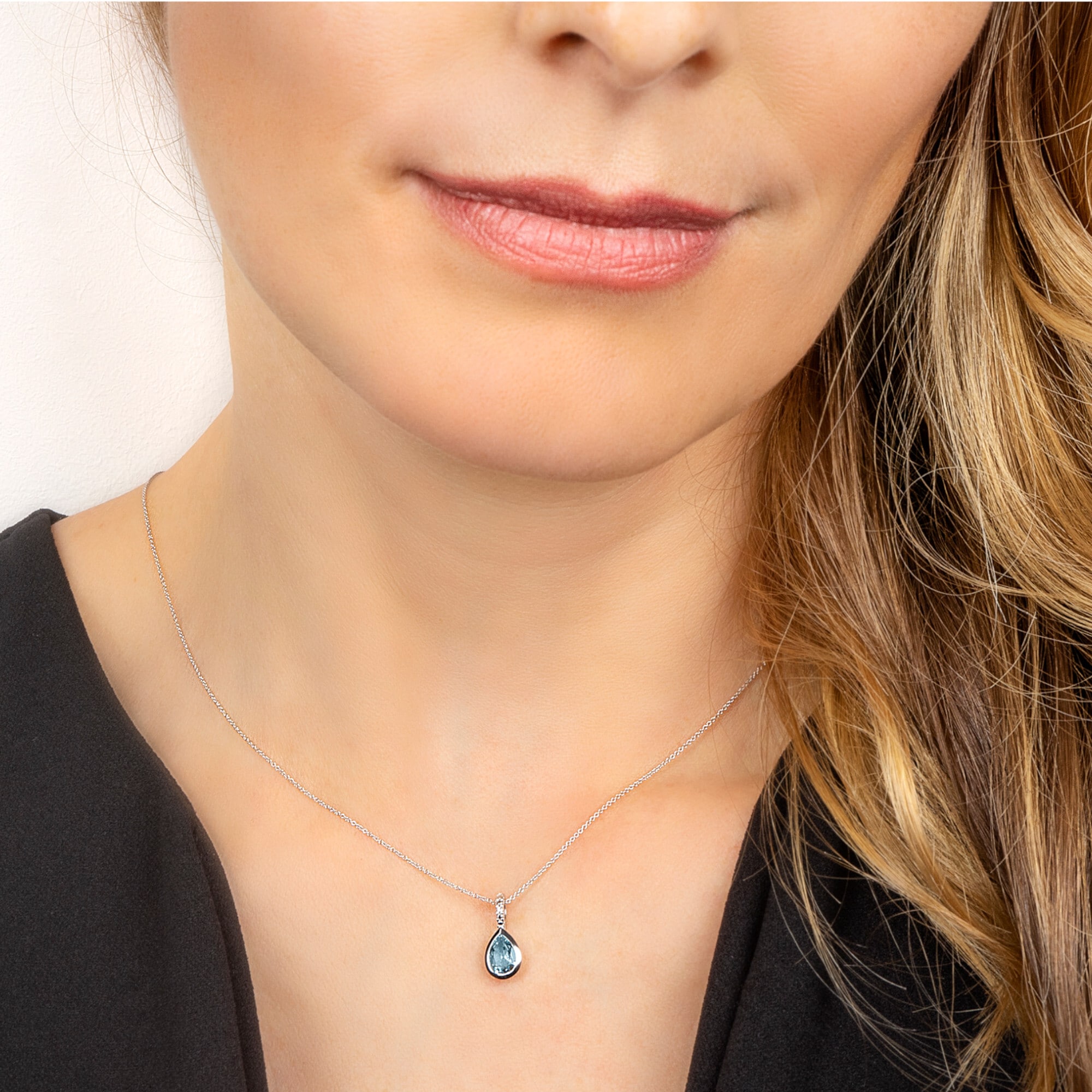 ONE ELEMENT Kettenanhänger »Blau Topas Anhänger aus 333 Weißgold«, Damen Gold Schmuck