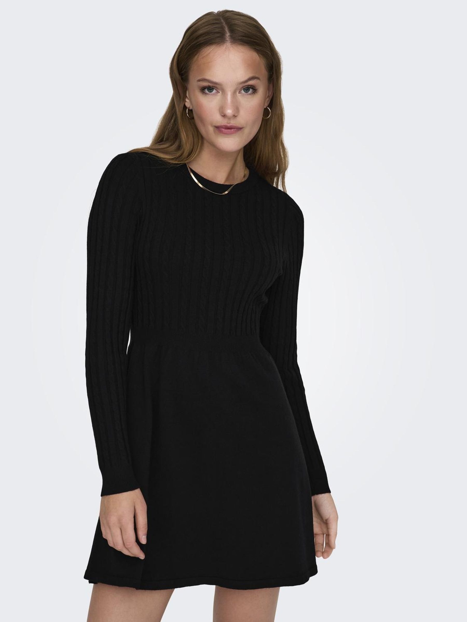 ONLY Strickkleid »ONLFIA LS CABLE DRESS KNT«, tailliert und mit dezentem Zopfstrickmuster im Oberteil