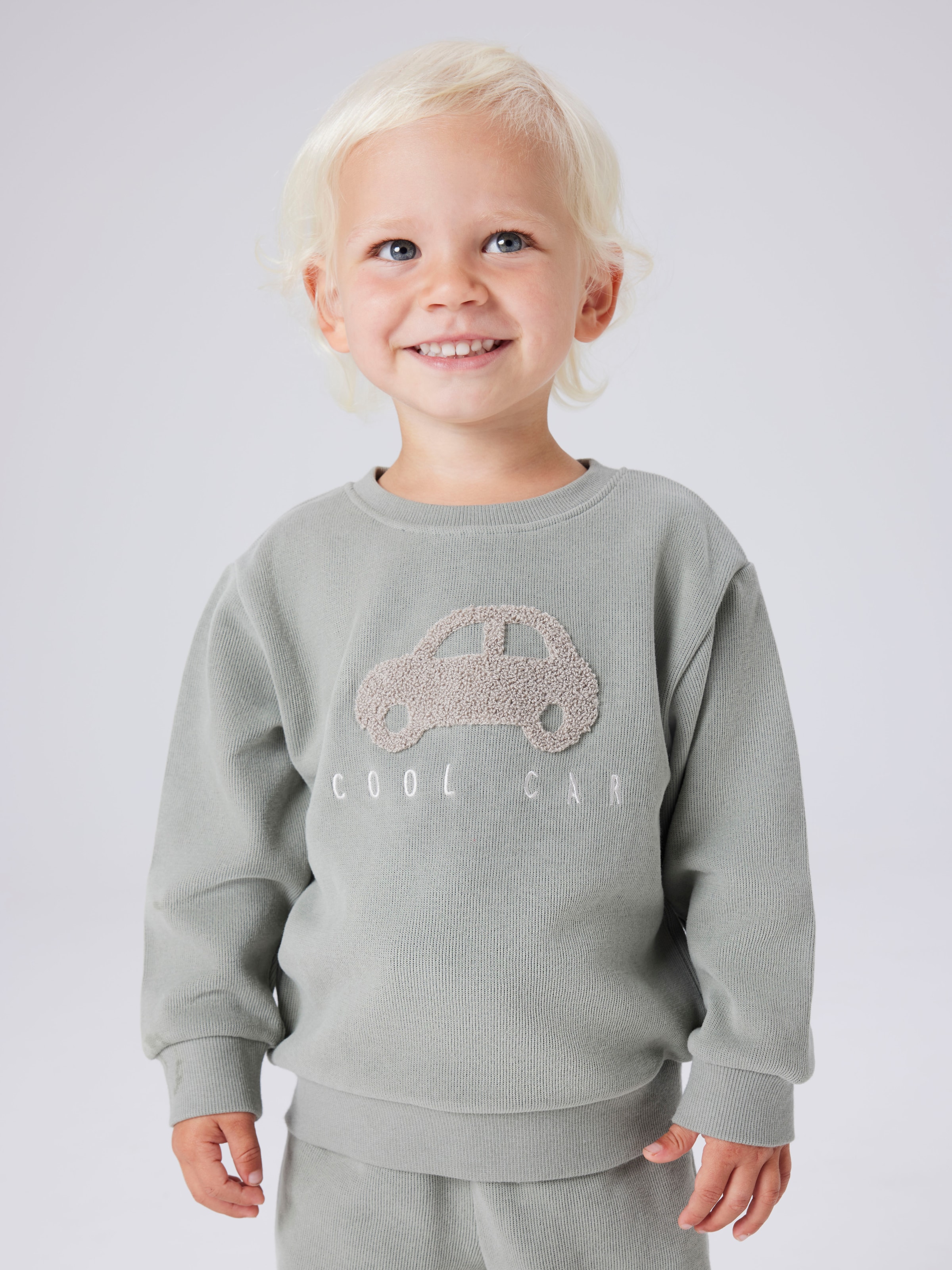 Name It Sweatshirt "NMMOBEAR NREG SWEAT UNB", mit hochwertiger 3D-Stickerei