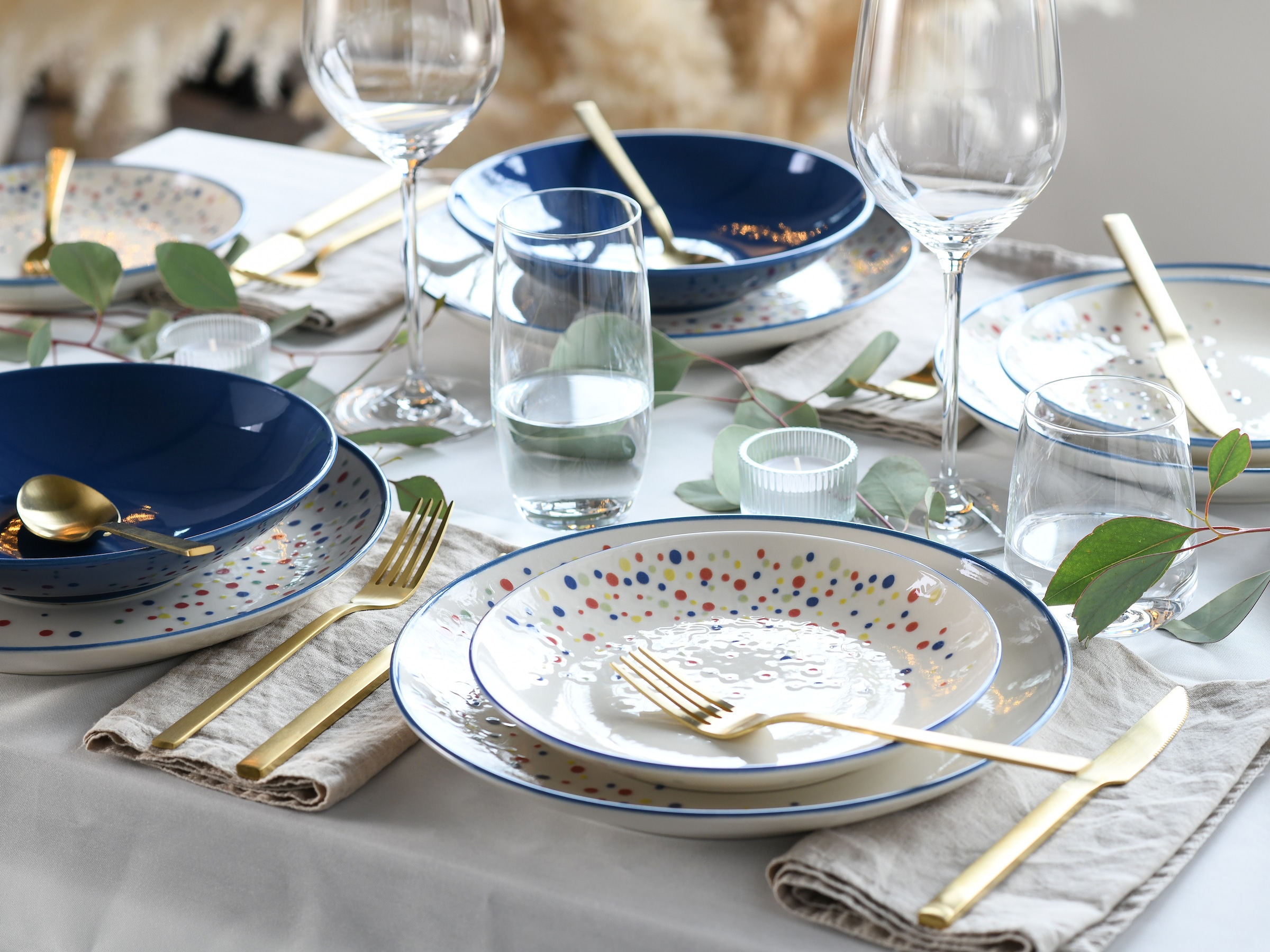 CreaTable Teller-Set »Joy, Tellerset 12-tlg.«, (Set, 12 tlg.), Unregelmäßige bunte Punkte, Gute Laune Geschirr, Frisch, Freundlich