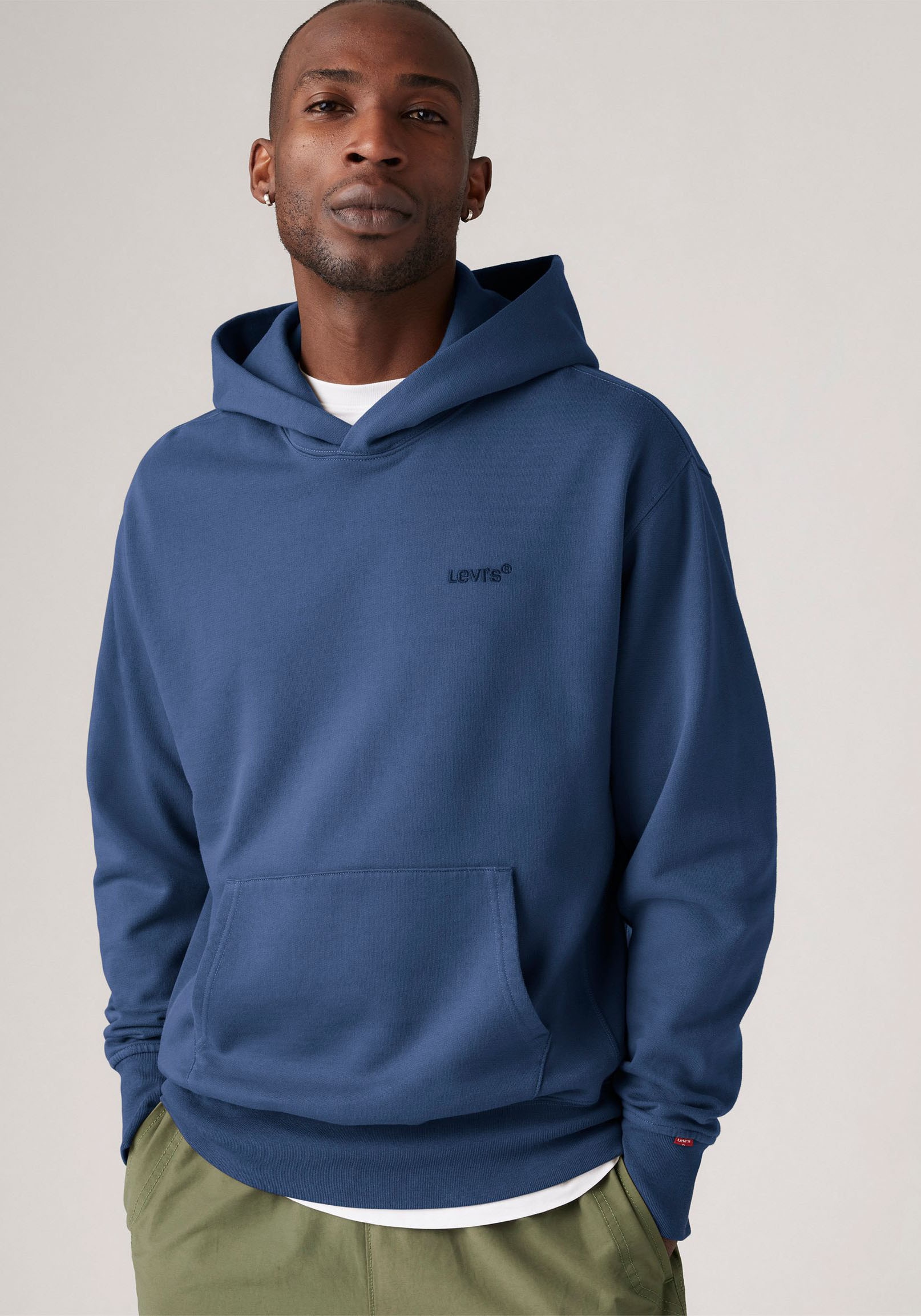 Hoodie »THE AUTHENTIC HOODIE«, mit kleiner Ton-in-Ton Logostickerei auf der Brust