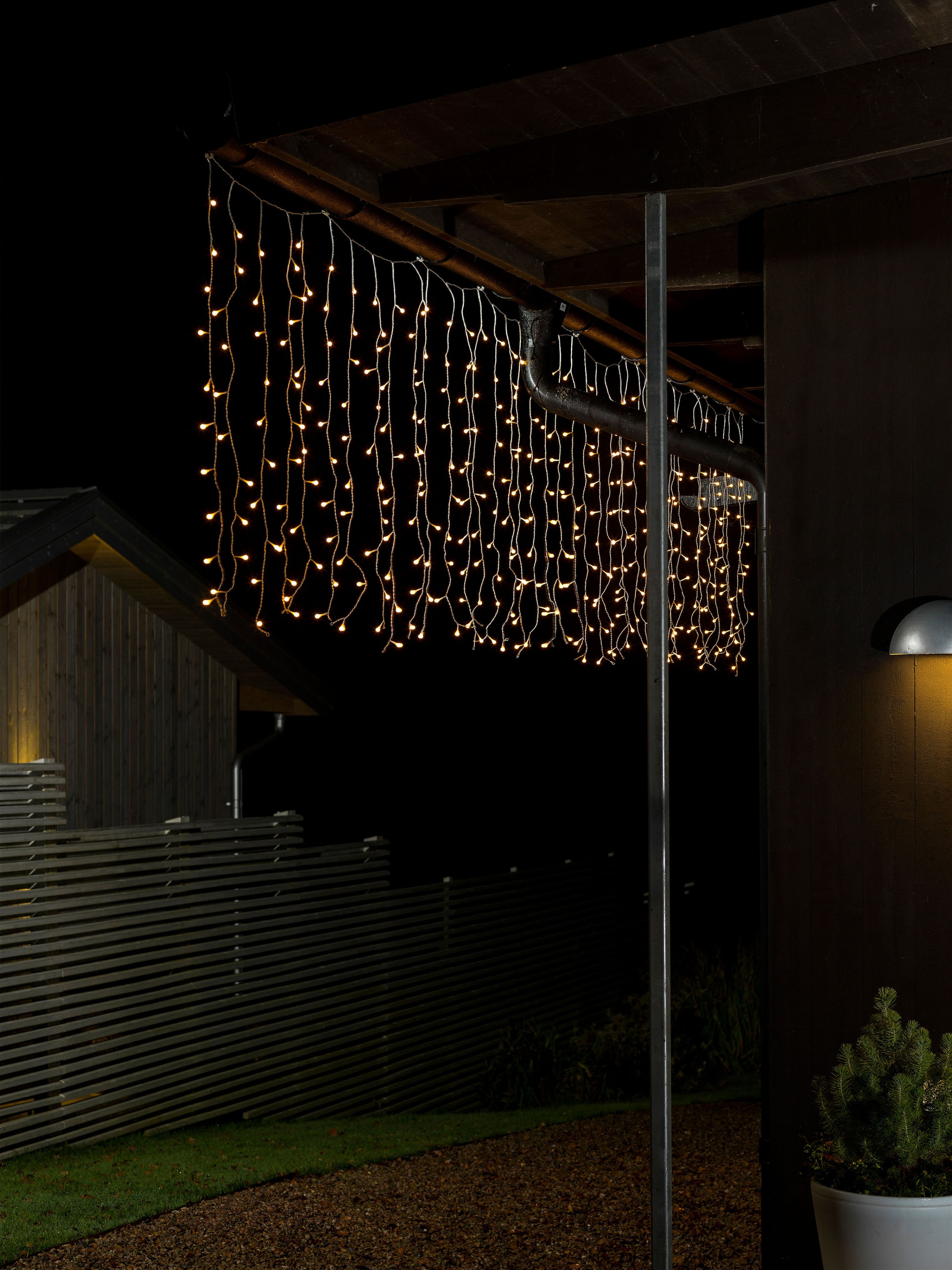 KONSTSMIDE LED-Lichtervorhang »Weihnachtsdeko aussen«, 400 St.-flammig, LED Lichtervorhang, mit weißen Globes, 400 warm weiße Dioden
