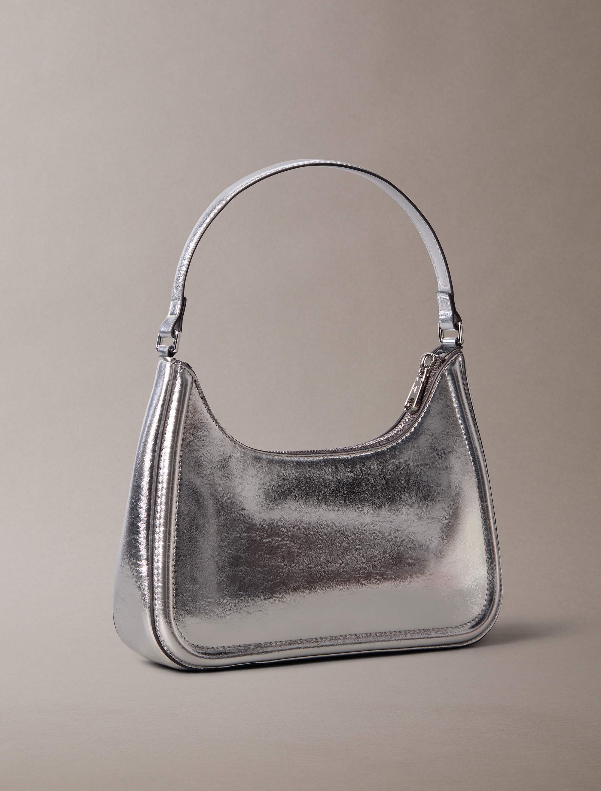 Calvin Klein Schultertasche »BOLD CK METALLIC SHOULDER BAG« Dmaen Tragetasche, Handtasche, Abendtasche mit CK-Logoprägung