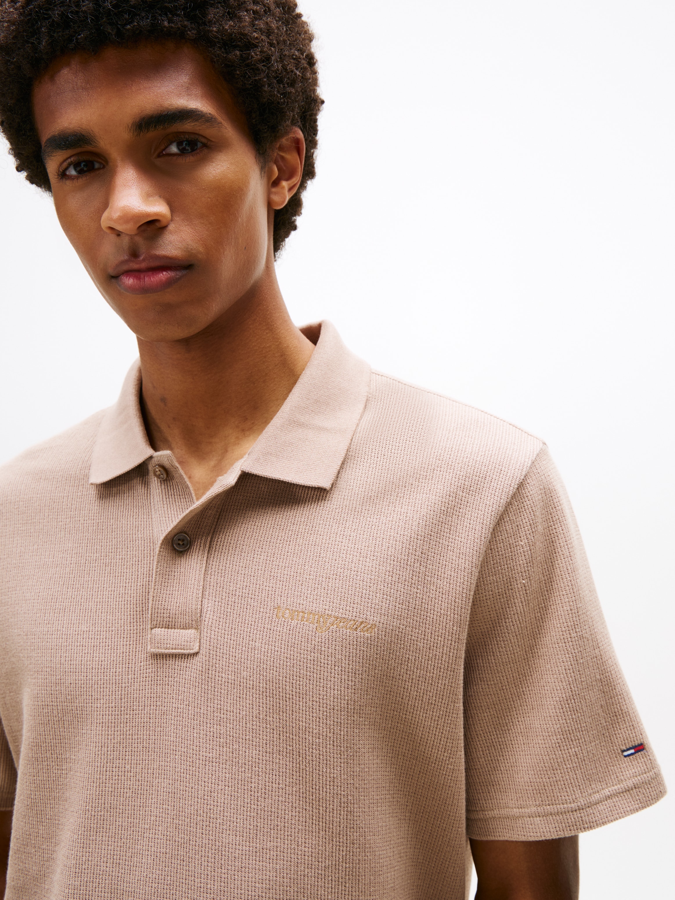 Tommy Jeans Poloshirt »TJM WAFFLE SCRIPT«, regular fit, mit Struktur, Polokragen