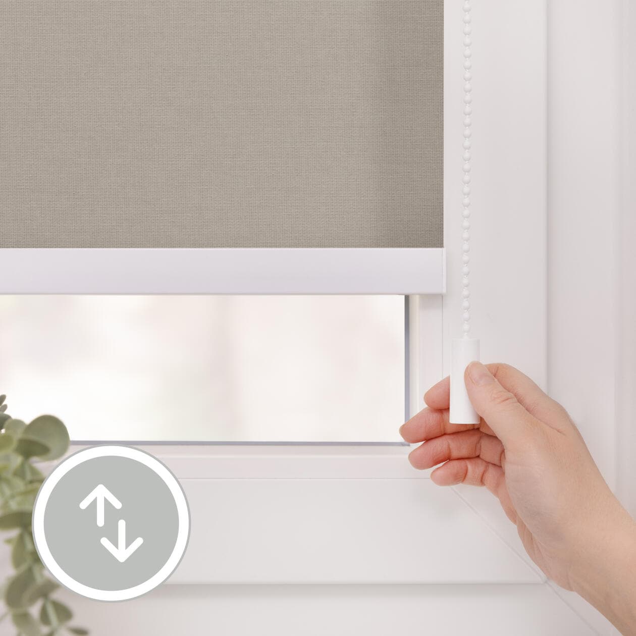 LICHTBLICK ORIGINAL Rollo »Klemmfix, ohne Bohren«, blickdicht, Blendschutz-Sichtschutz, mit Bohren/ohne Bohren, freihängend, Steuerbar mit Bluetooth-App, integrierter Elektromotor und Akku