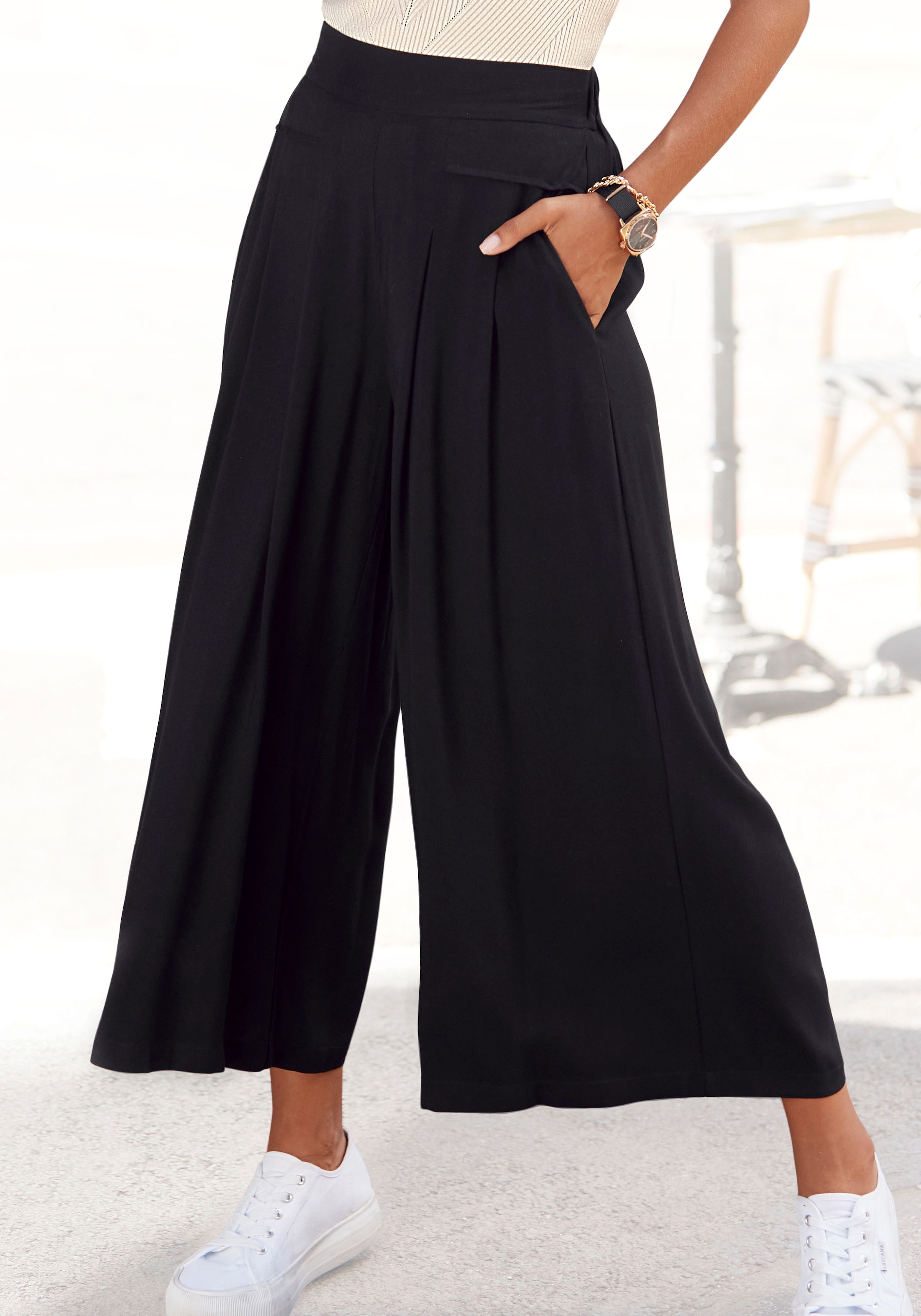 LASCANA Culotte "aus fließender Viskose" mit Taschen weites Bein, luftige Sommerhose, sommerlich, modisch