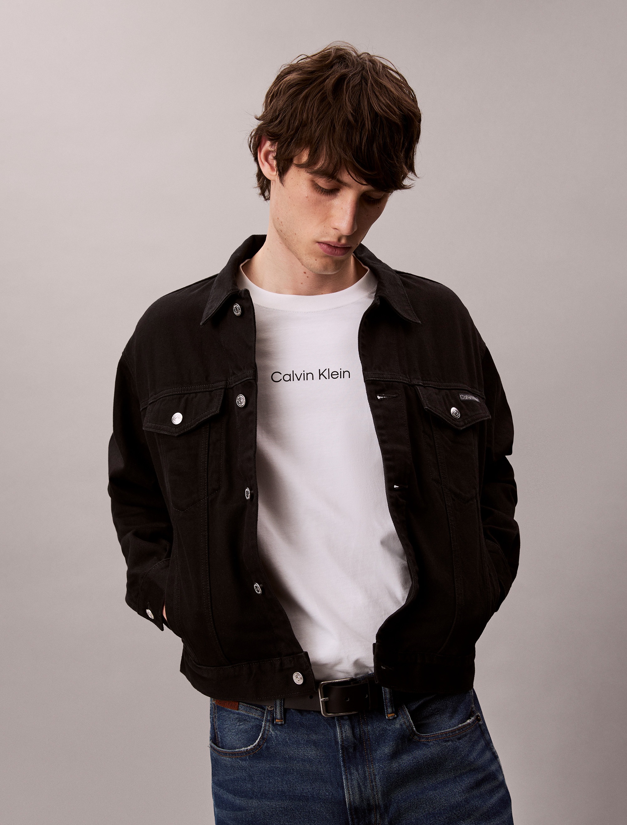 Calvin Klein Langarmshirt "LS RLXD STANDARD LOGO CREWNK TEE" Rundhalsaussch günstig online kaufen