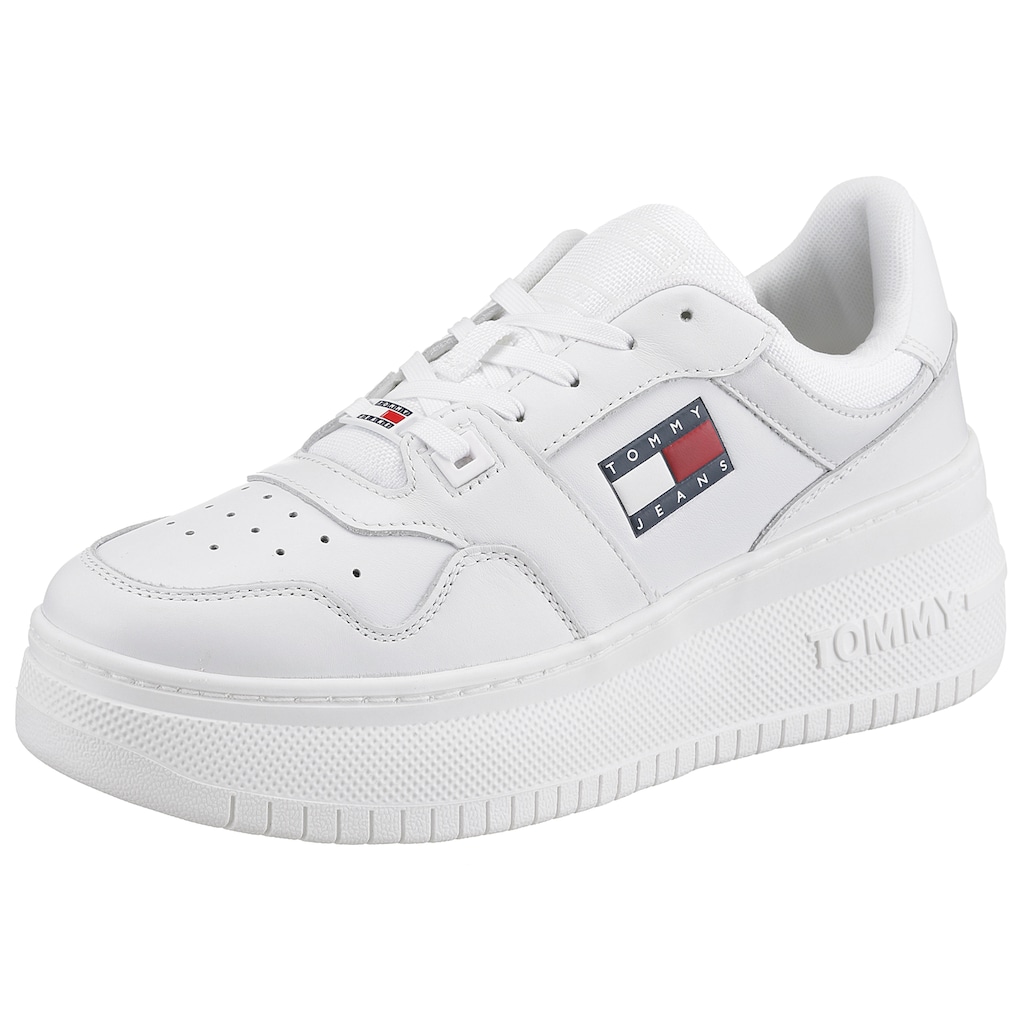 Tommy Jeans Keilsneaker »TOMMY JEANS RETRO BASKET FLAT« mit Logoprägung in der Sohle Tommy Jeans Keilsneaker »TOMMY JEANS RETRO BASKET FLAT« mit Logoprägung in der Sohle