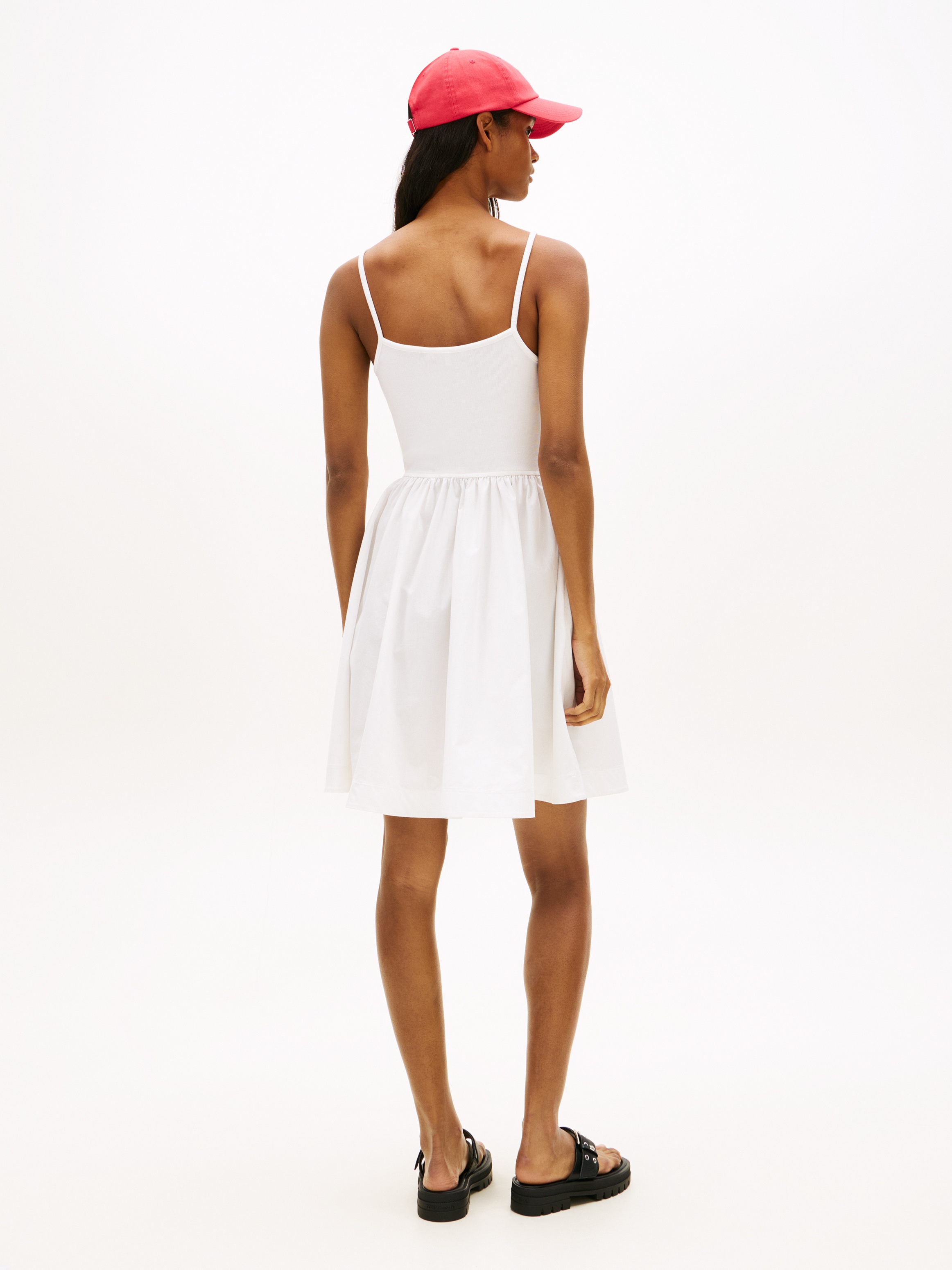 Tommy Jeans Spaghettikleid »TJW RIB POPLIN MIX STRAPPY DRESS« Eingrifftaschen Super Slim mit Falten am Rock