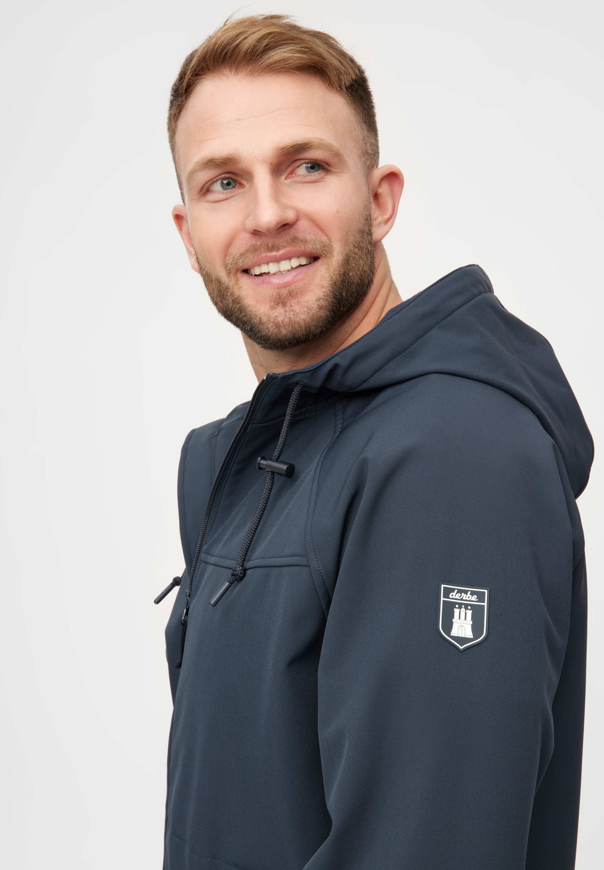 Derbe Softshelljacke »Isleby«, mit Kapuze, Wasserabweisend, winddicht, atmungsaktiv, wärmendes Fleece innen