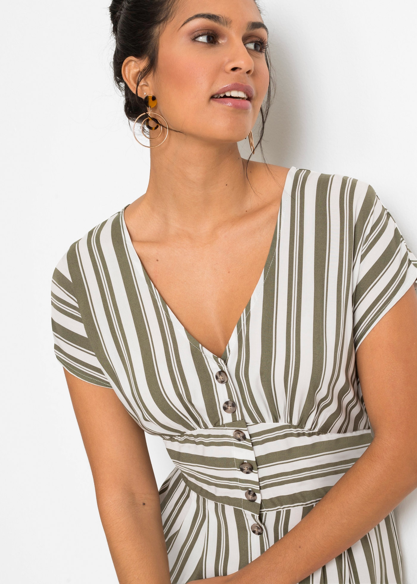 bonprix Midikleid für warme Tage, aus Viskose, ausgestellte Passform