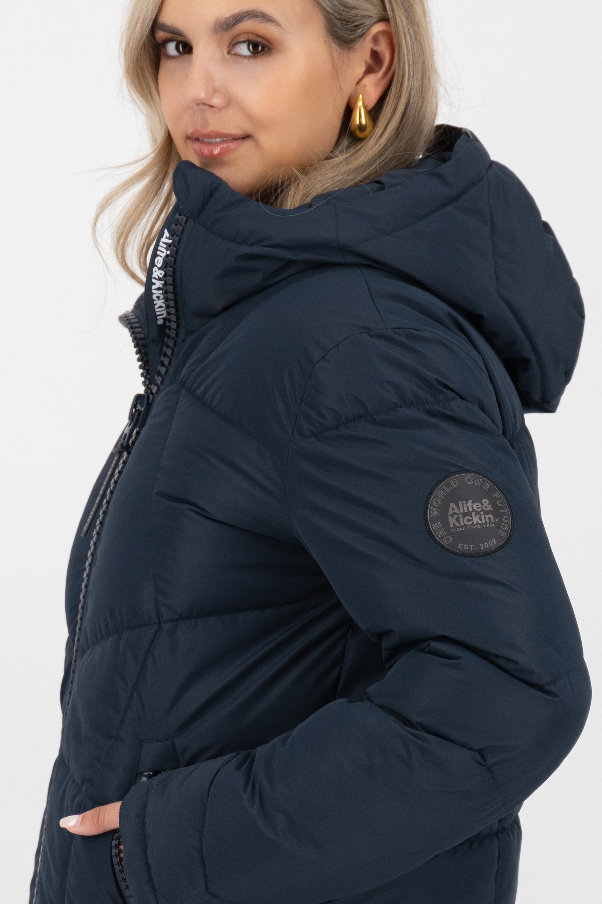 Alife & Kickin Winterjacke »Damen KasandraAK A«, Kurze warme Jacke mit gefütterter Kapuze, in schmaler Passform