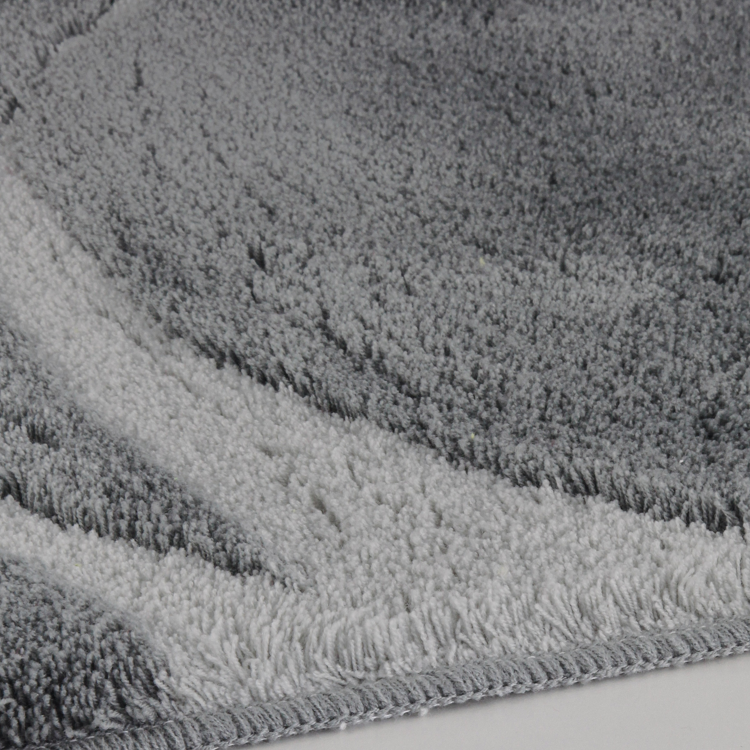 Kleine Wolke Badematte »»Mystic«, Badvorleger, Badezimmer Teppich« Höhe 25 mm rutschhemmend beschichtet fußbodenheizungsgeeignet Badteppich, modernes Design, Hoch-Tief Effekt, rechteckig & rund