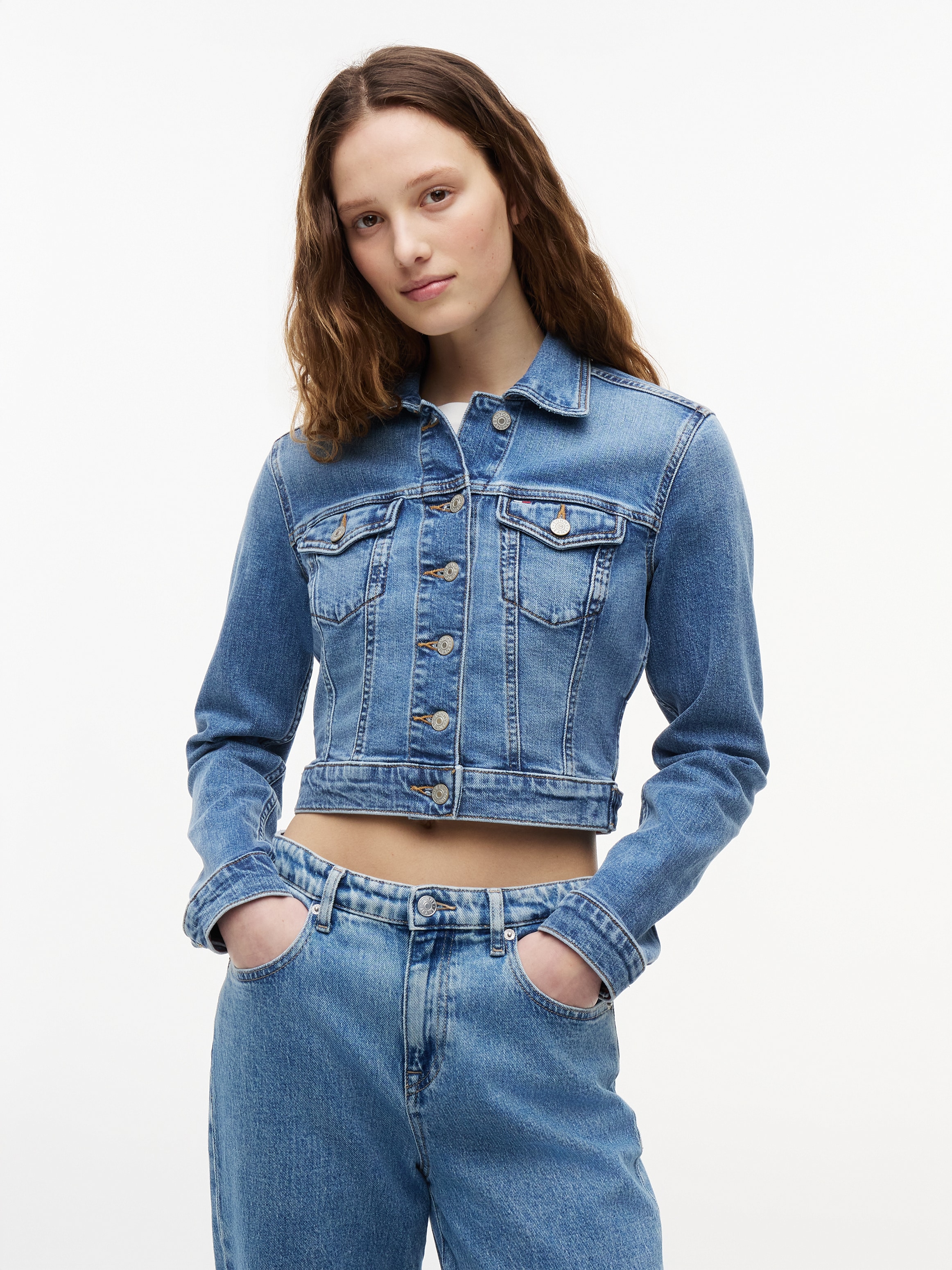 Tommy Jeans Jeansjacke "NEW SLIM TRUCKER JACKET CJ8138" Baumwollmischung, slim fit, Brusttaschen