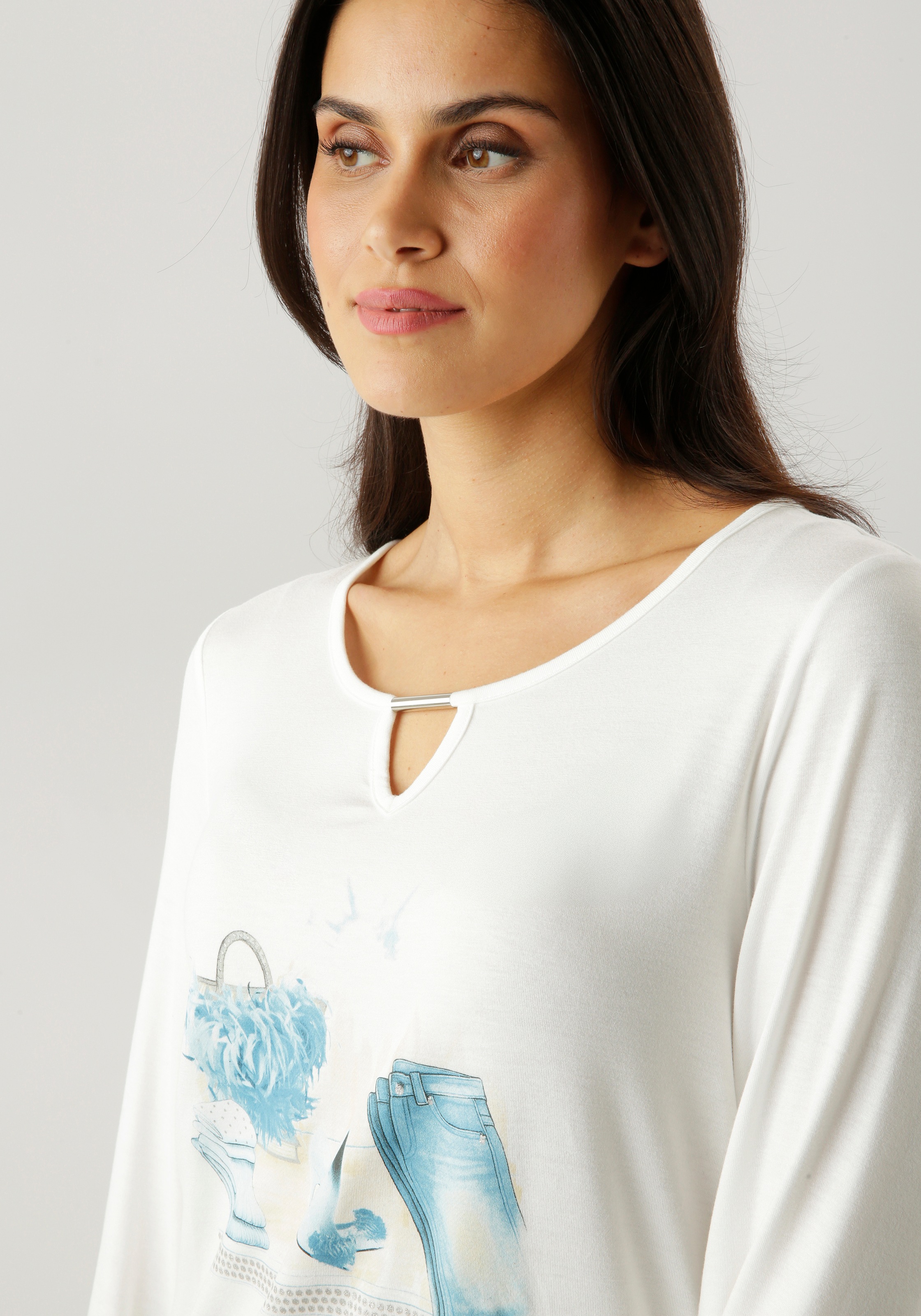 Thumbnail - Aniston SELECTED Langarmshirt mit Cut-out und modischen Frontprint mit Glitzer - NEUE KOLLEKTION