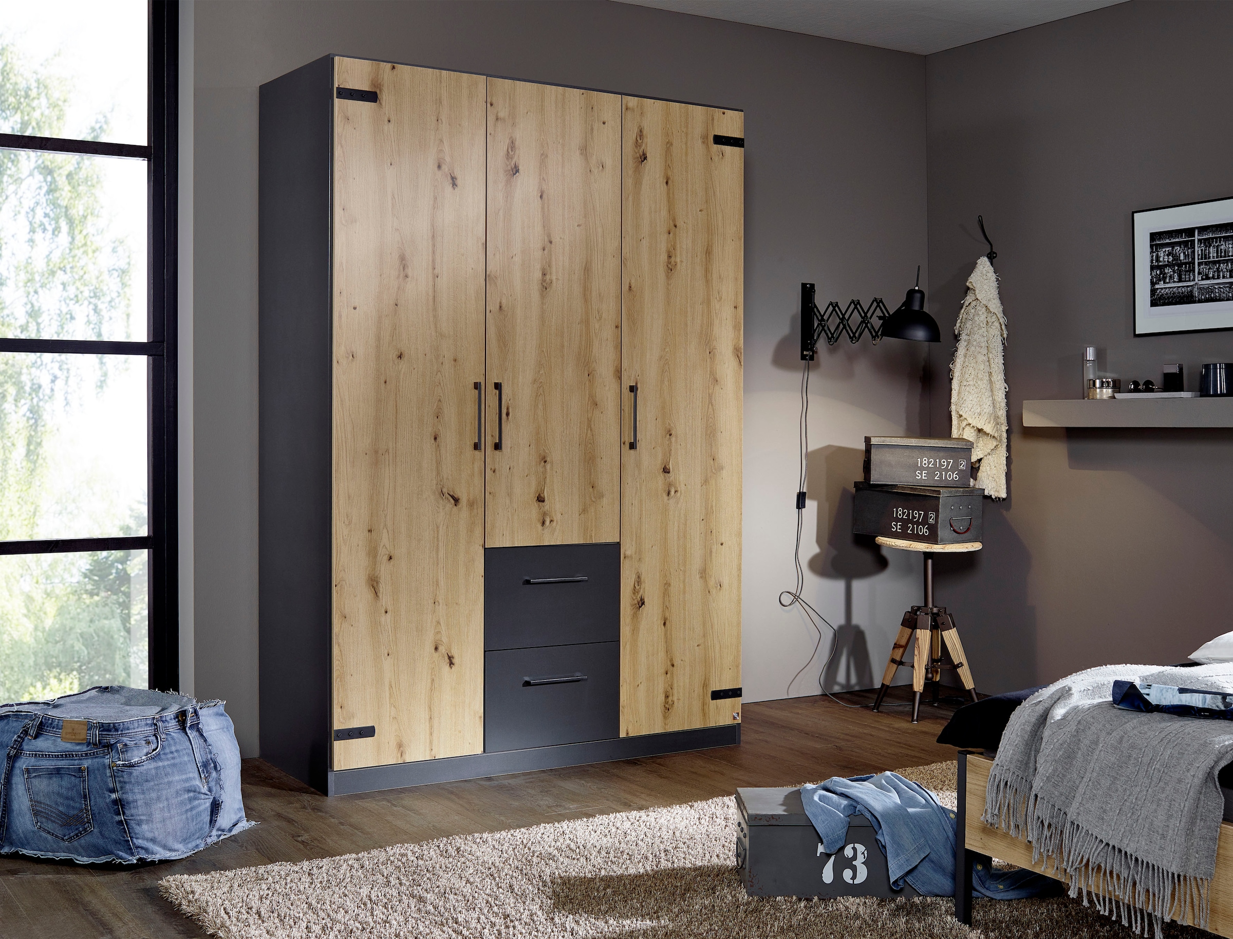 rauch Drehtürenschrank »Holmes«, im Industrial Style, mit Schubkästen, mit oder ohne Spiegel