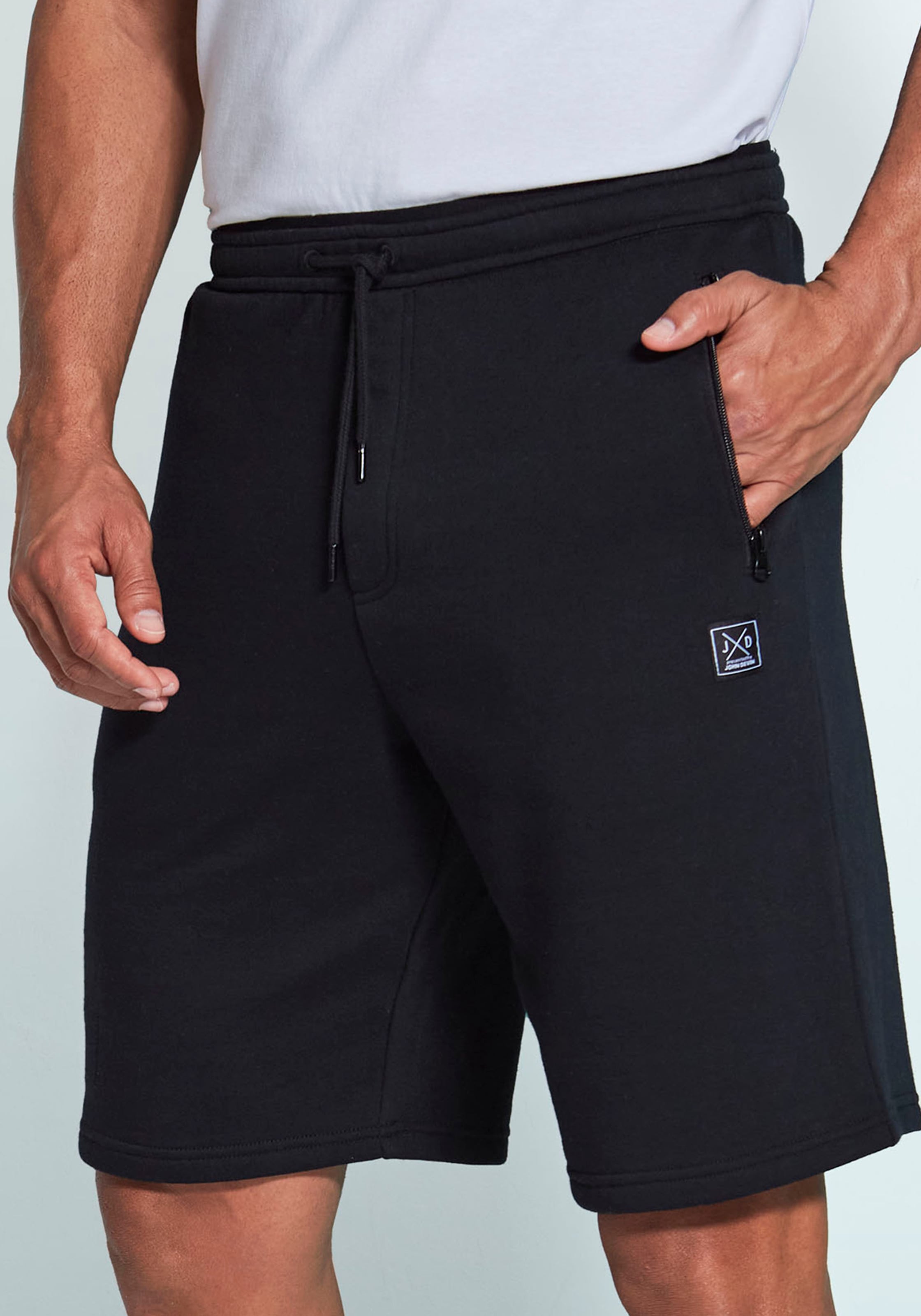 Sweatshorts, seitliche Taschen mit schwarzem Reißverschluss