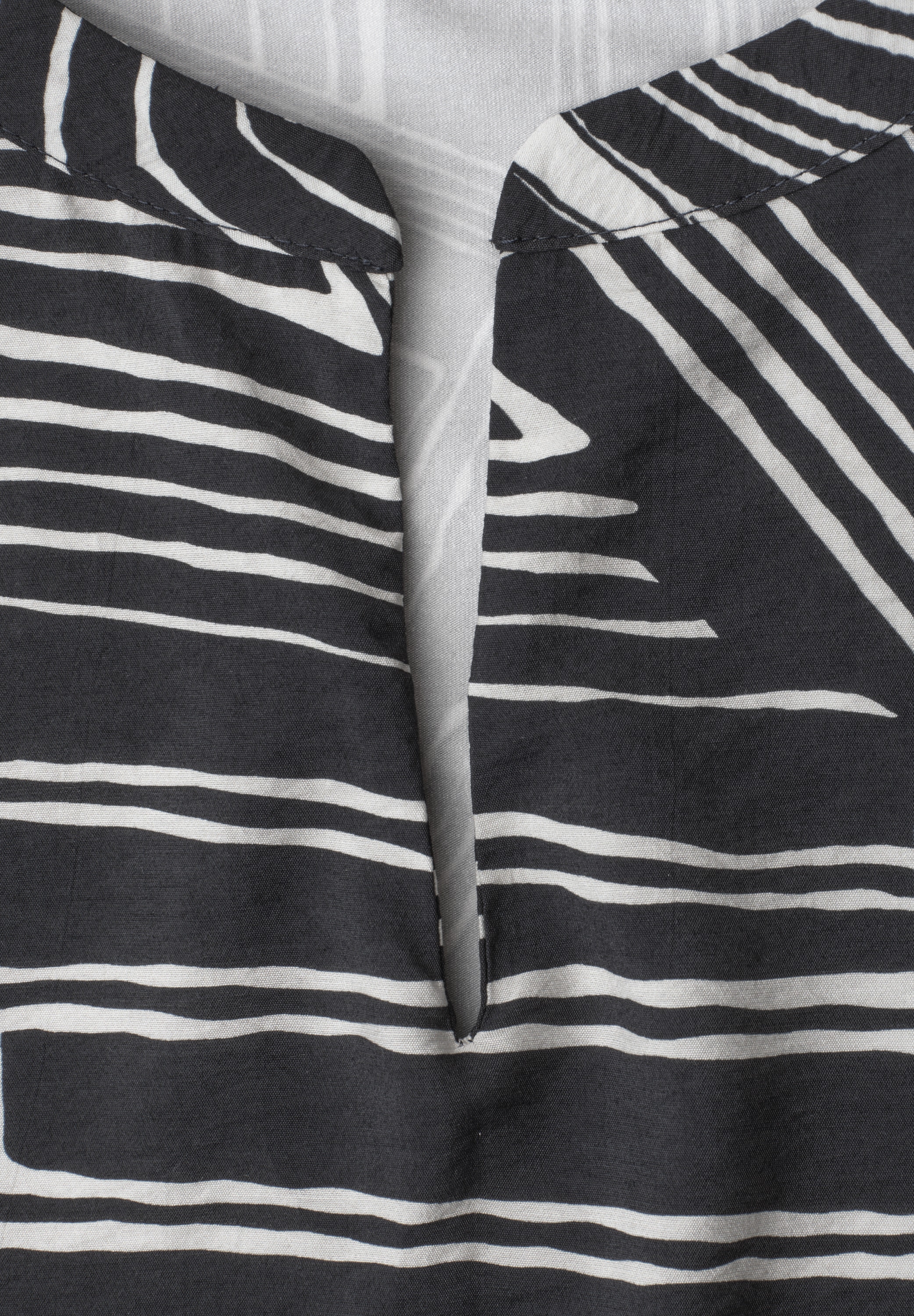 STREET ONE Kurzarmshirt Sommerbluse im Tunika-Look und mit grafischem Muster