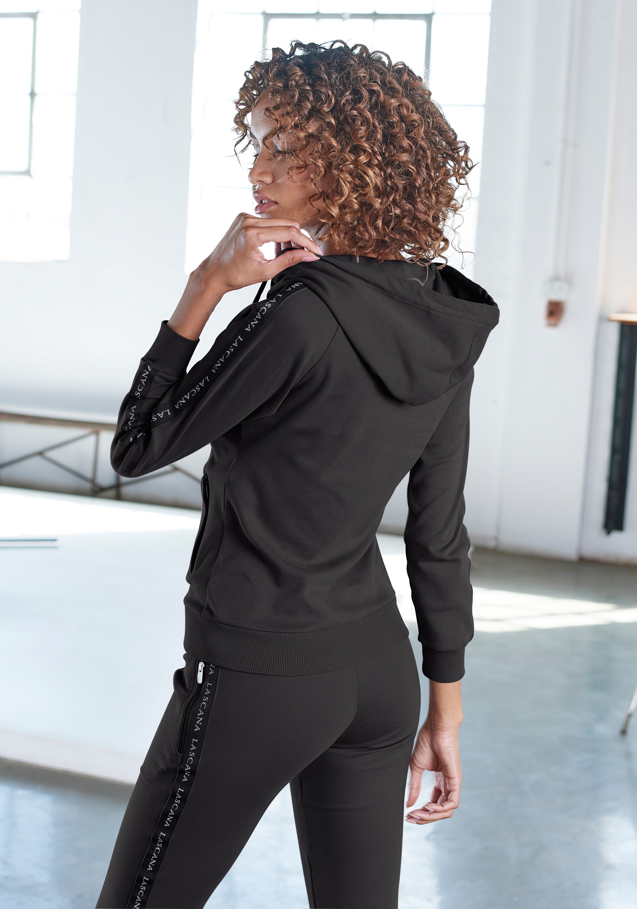 LASCANA ACTIVE Trainingsjacke, BAUR bestellen | den Logo online mit Ärmeln an mit Kapuze, Tape