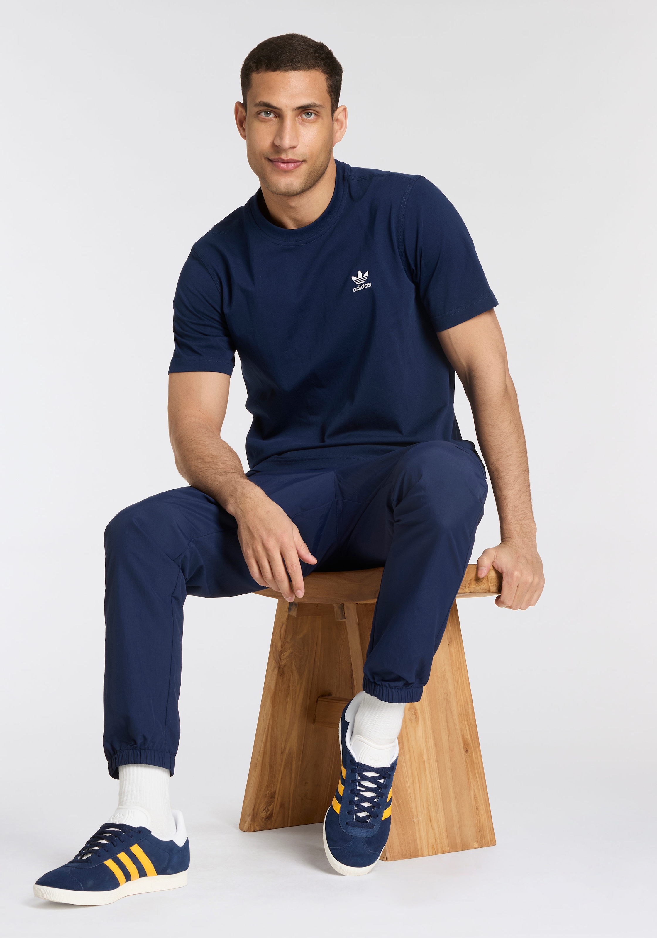 adidas Originals T-Shirt »TREFOIL ESS TEE«, drei Streifen Essentials Shirt mit Trefoil Logo