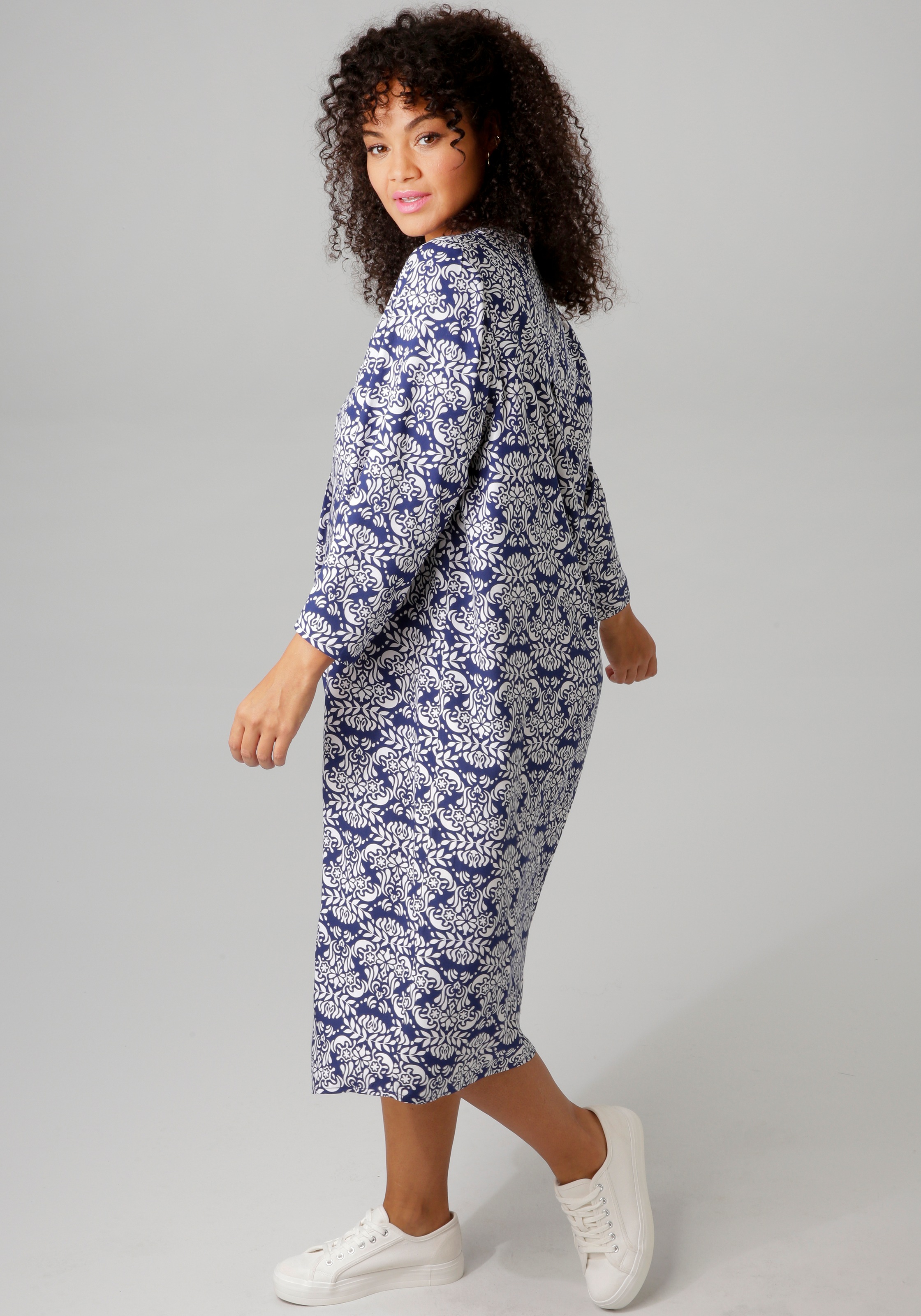 Aniston PLUS Sommerkleid, mit farbharmonischem, graphischem Druck günstig online kaufen