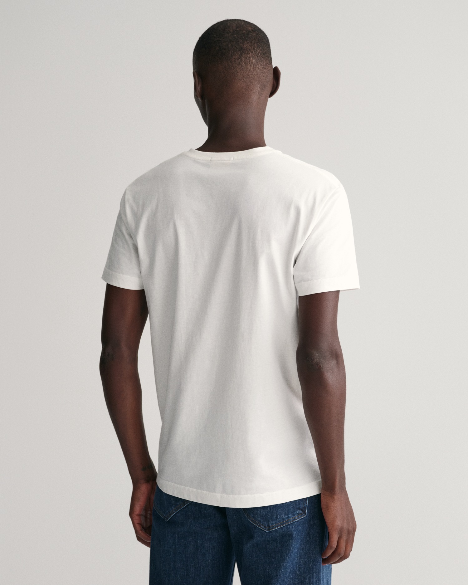 Gant T-Shirt "SLIM SHIELD V-NECK T-SHIRT", mit einer kleinen Logostickerei günstig online kaufen