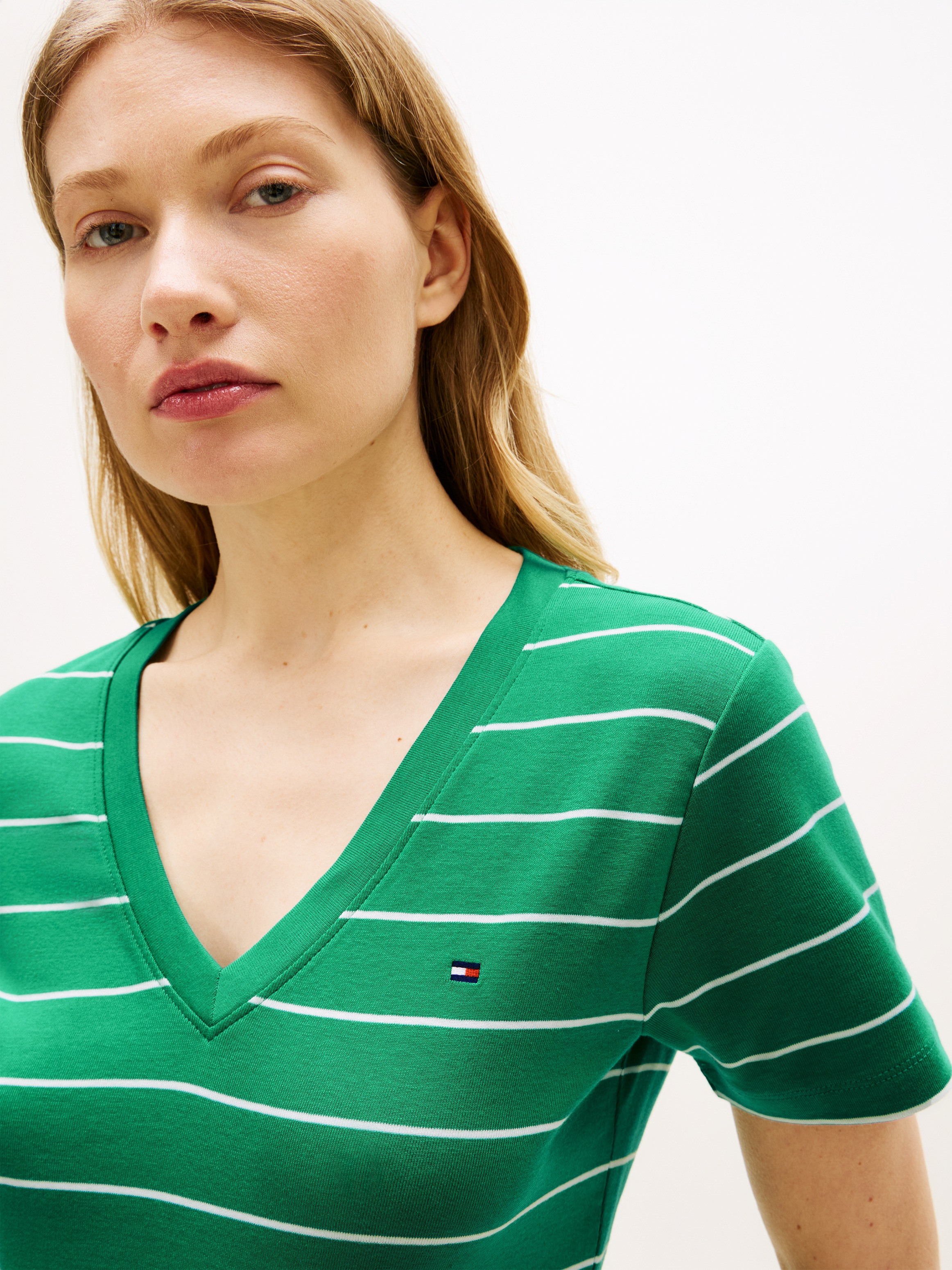 Tommy Hilfiger T-Shirt "SLIM CODY V-NECK SHORT SLEEVE" aus Baumwolle, Logos günstig online kaufen