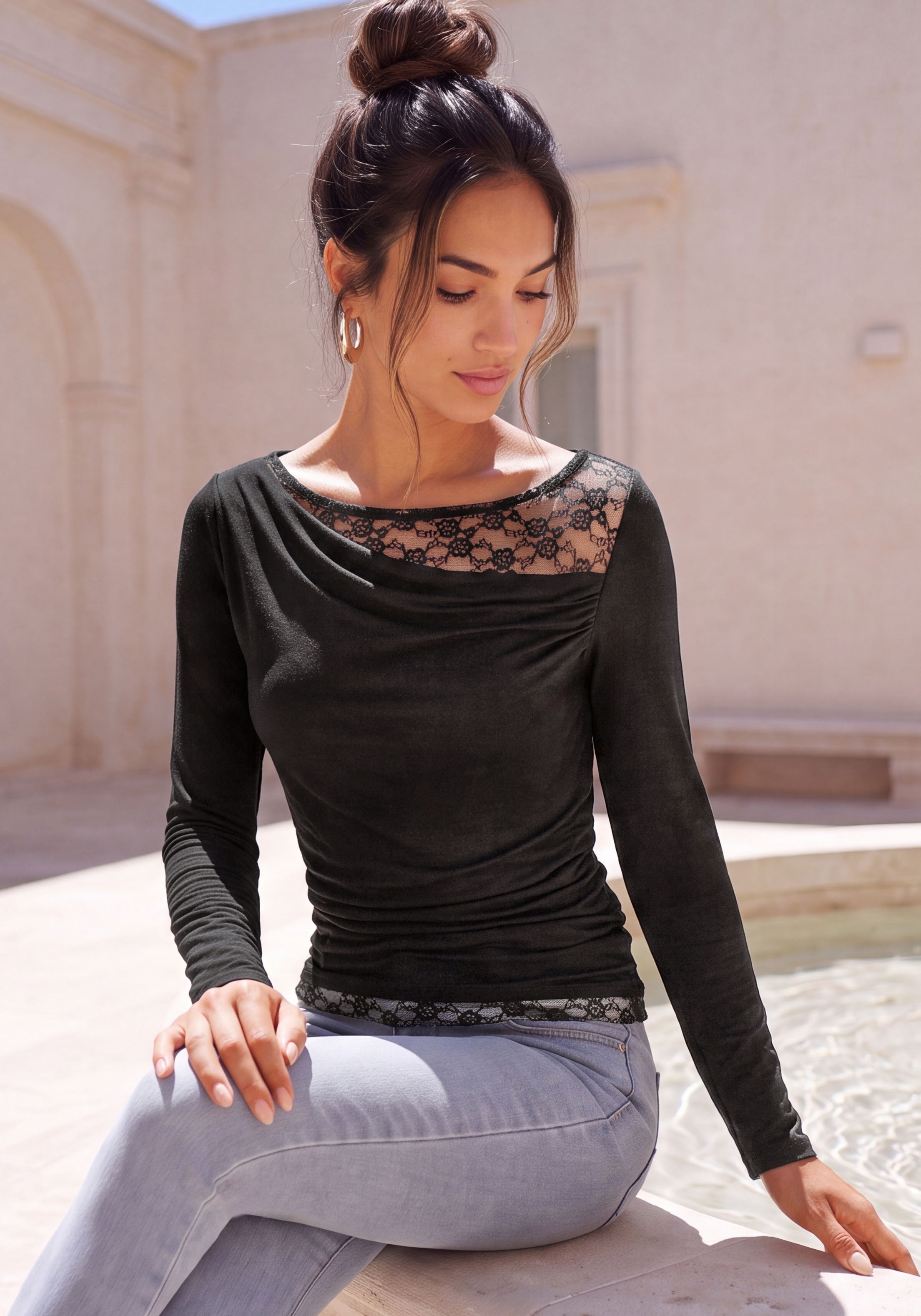 LASCANA Langarmshirt "mit Spitzeneinsatz vorne"