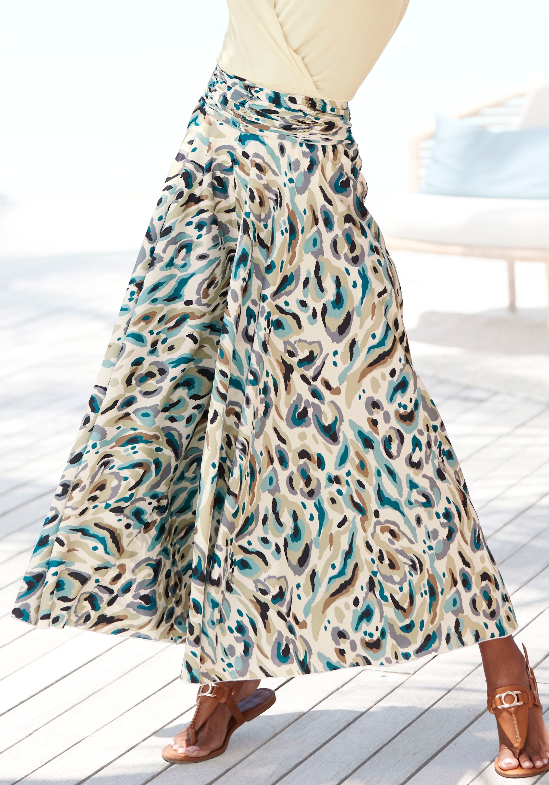 LASCANA Hosenrock "mit extra weitem Bein" mit Alloverdruck, Culotte, luftige Sommerhose, Strandhose, Schlupfhose