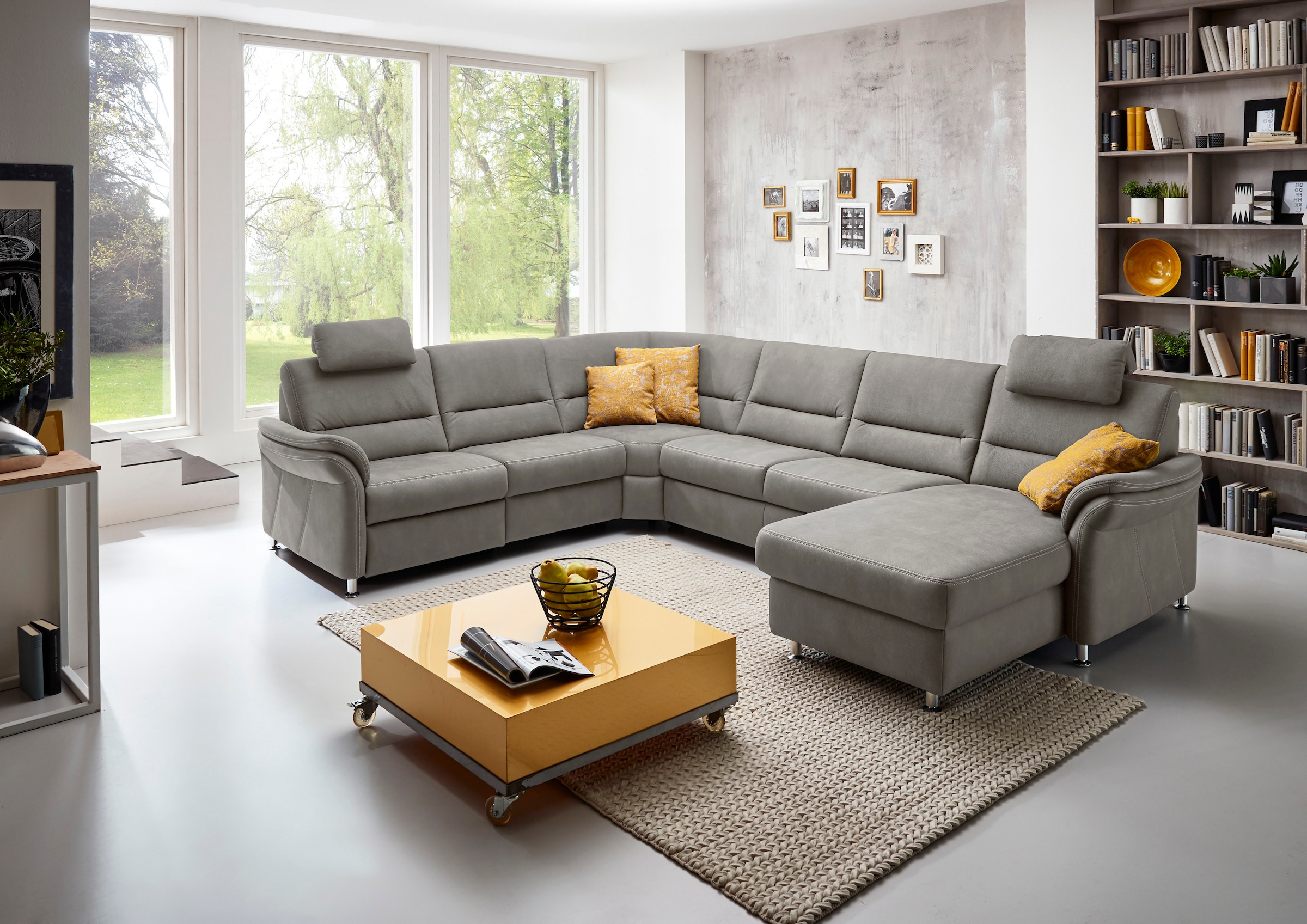 Die PlanBar Wohnlandschaft "ZE-EM16033 U-Form, Breite 330 cm" wahlweise mit Kopfstützen und Schlaffunktion