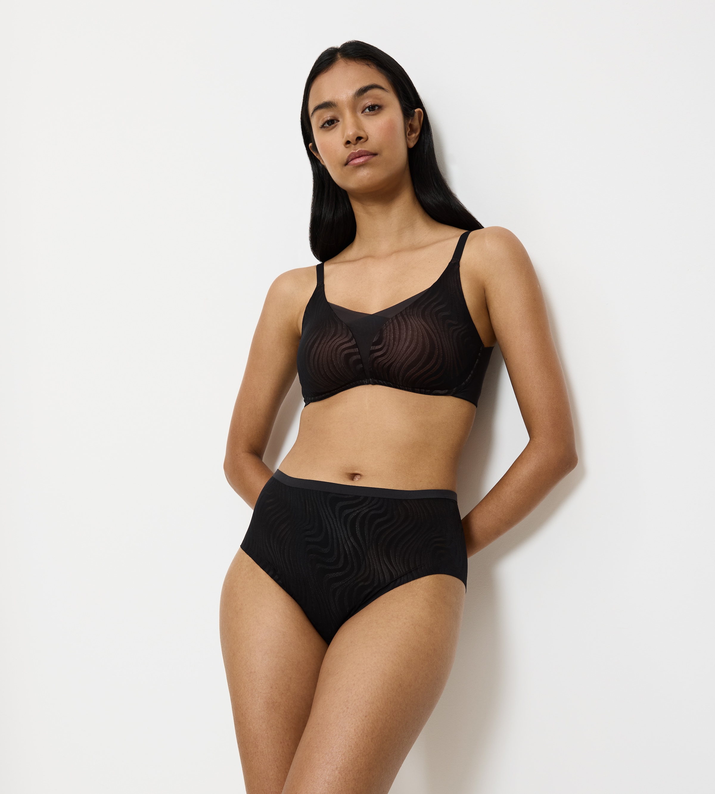 Triumph Bügelloser BH »Shape Smart Ellipse«, glättend, tieferes Dekolleté, feminin, wellenförmigen Jacquard-Mesh