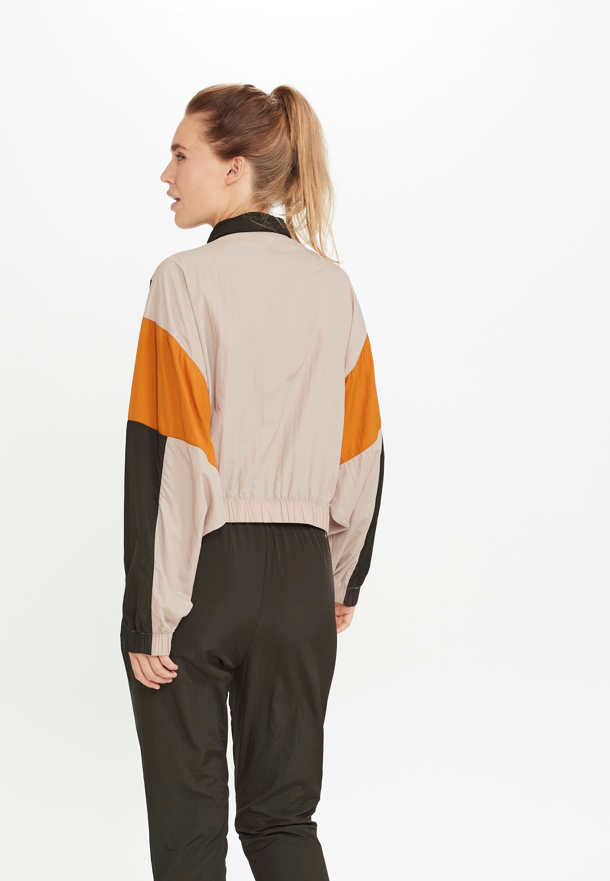 ATHLECIA Trainingsjacke »Tharbia«, in zweifarbigem Design