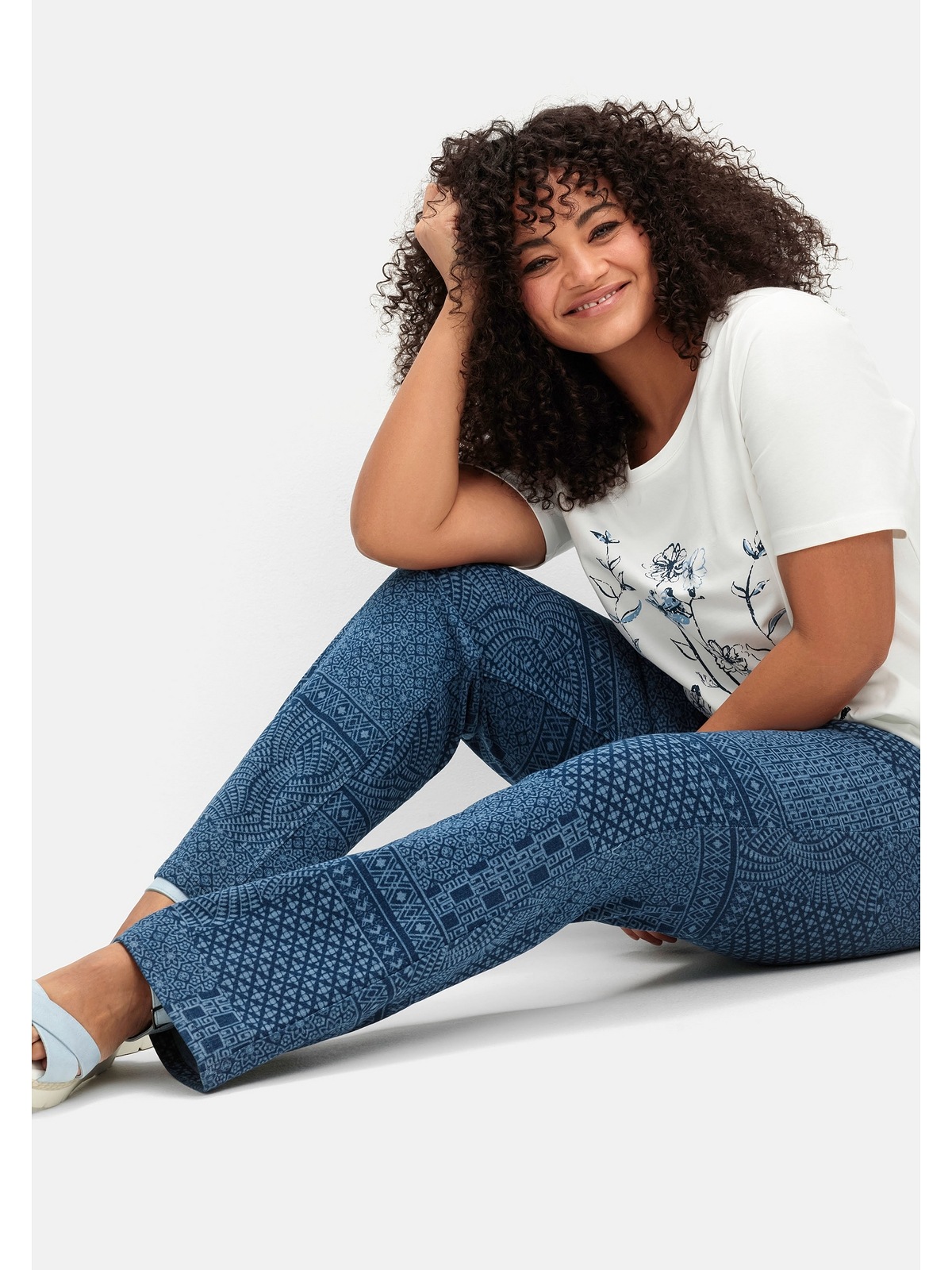Sheego Bootcut-Jeans »Große Größen«, mit Lasercut-Allovermuster