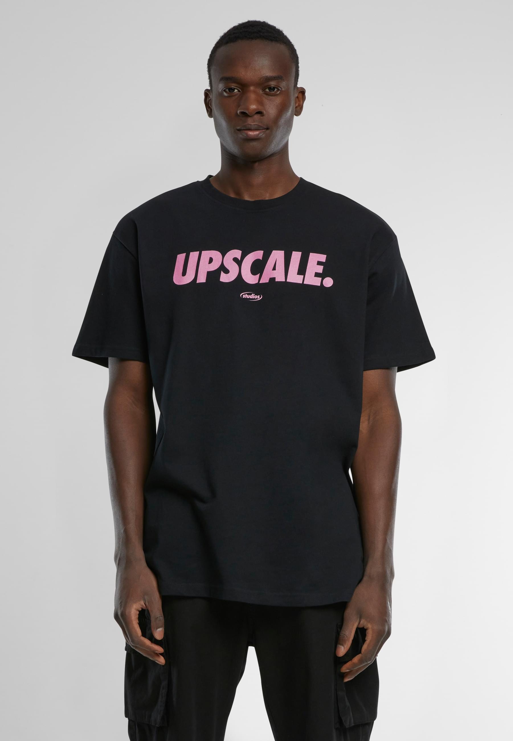 Upscale by Mister Tee T-Shirt »Upscale by Mister Tee Upscale Sport Font Oversize Tee«, (1 tlg.)