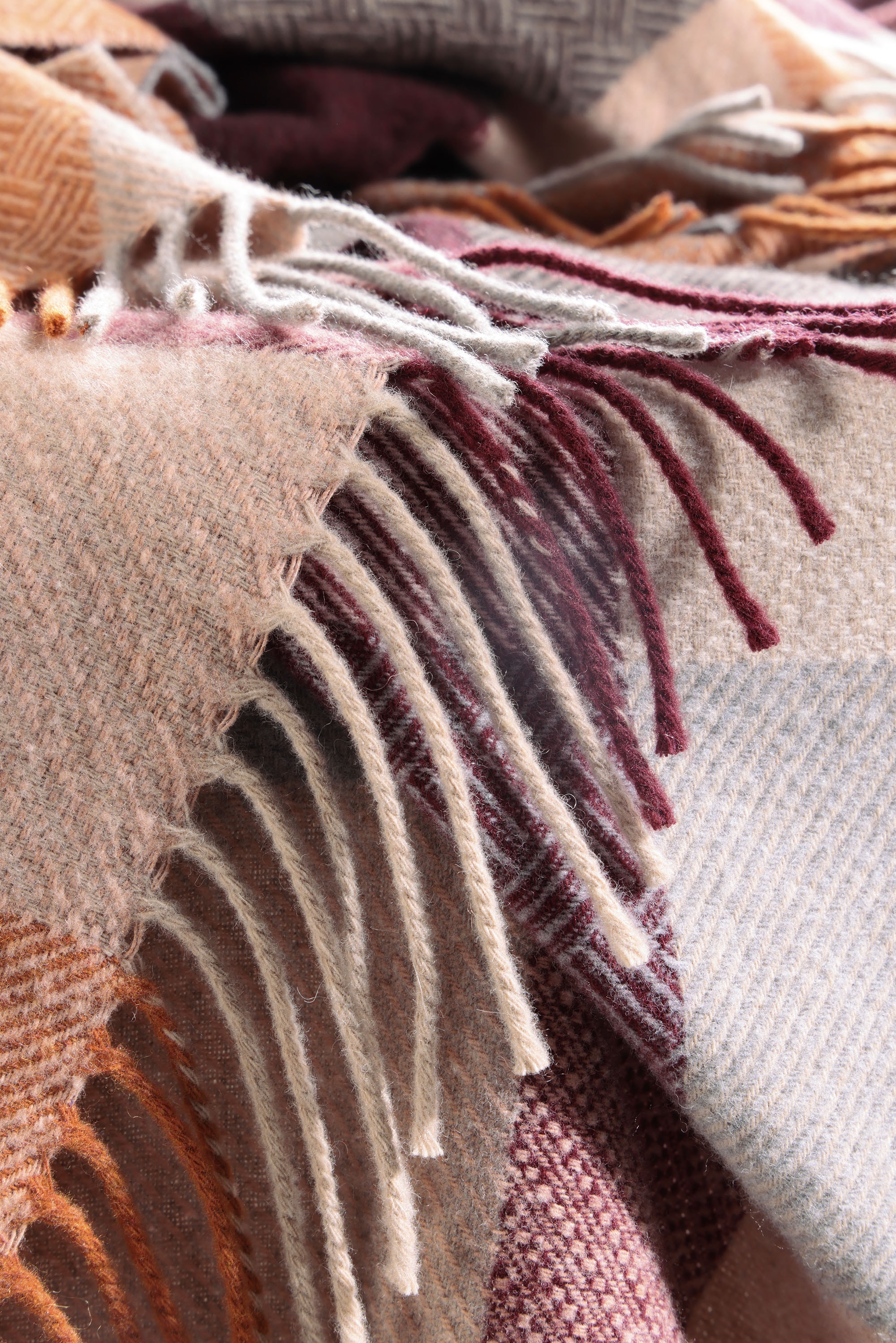 Biederlack Plaid »Plaid Shades mit hochwertigen Fransen«, filigrane Strukturoptik