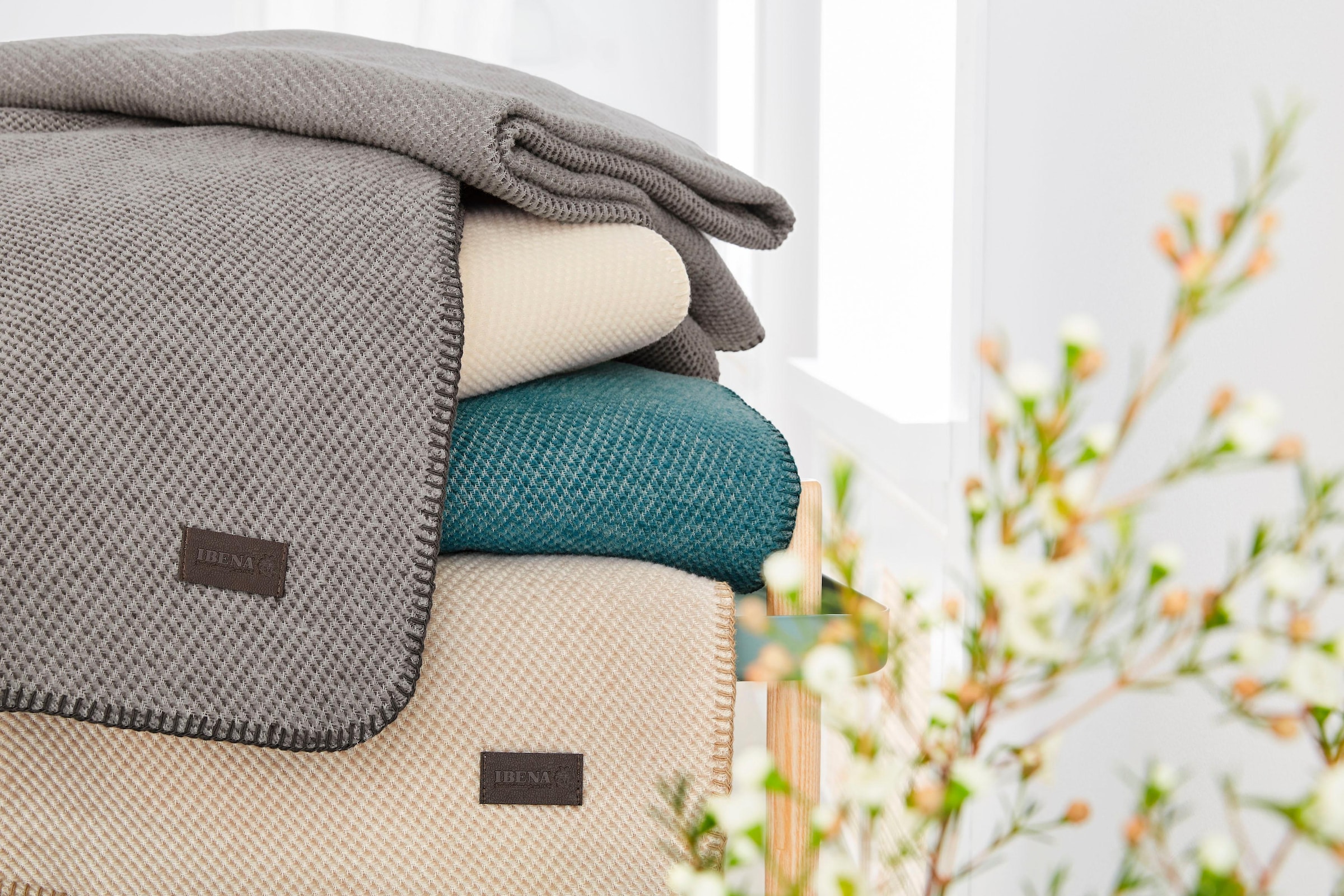 IBENA Wolldecke »Jacquard Decke nachhaltig auf BAUR | Bio-Baumwolle, Auckland«, Kuscheldecke aus Rechnung
