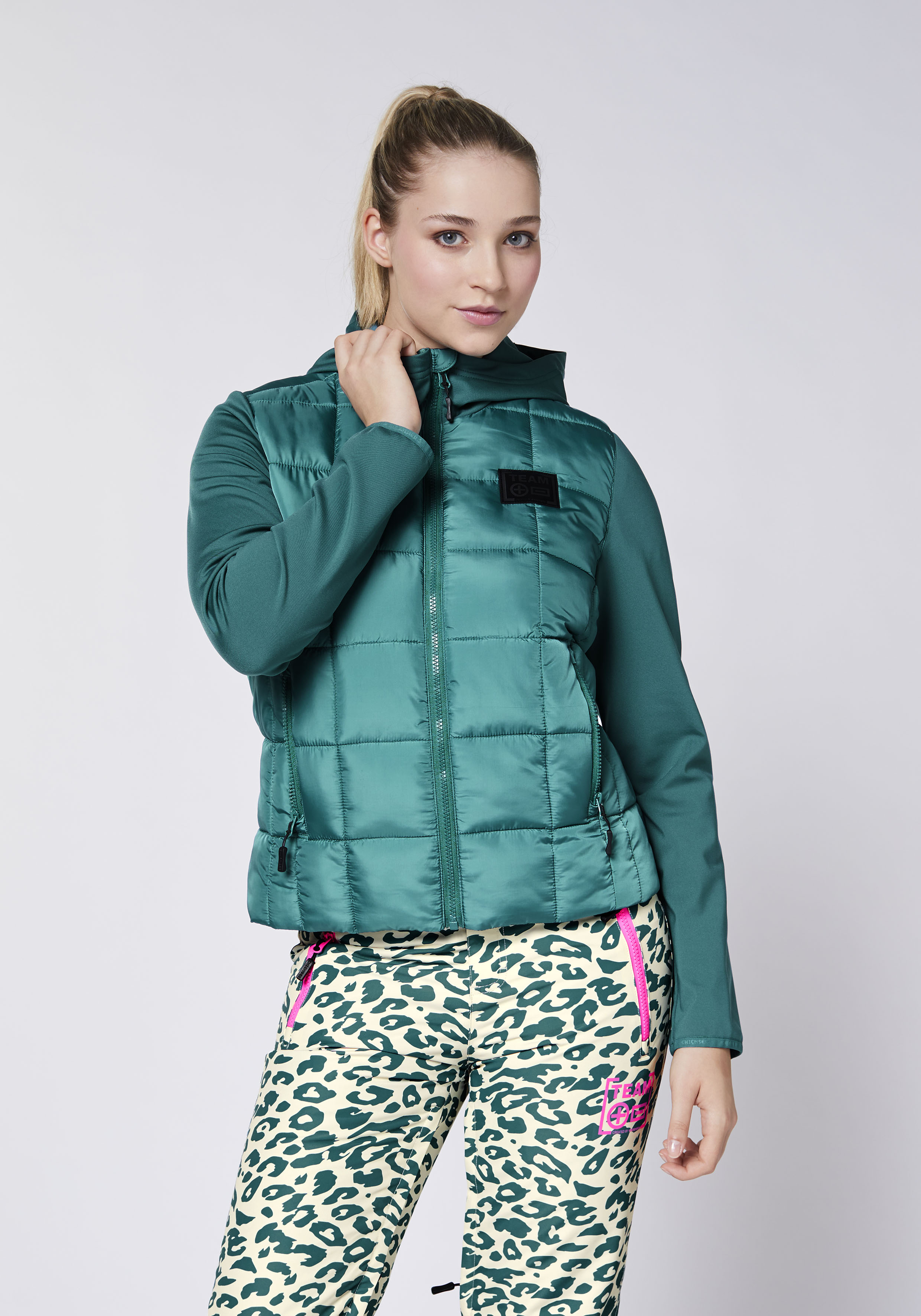 Chiemsee Outdoorjacke mit Kapuze - Materialmix aus Canvas & Technical Fleece