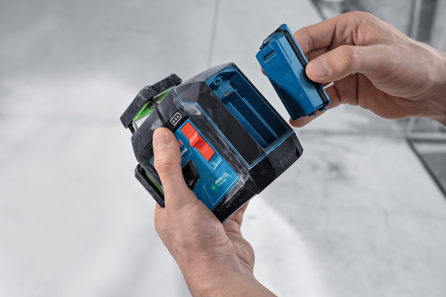 Bosch Professional Linienlaser »GLL 80-33 G Professional«, Dual Power Source