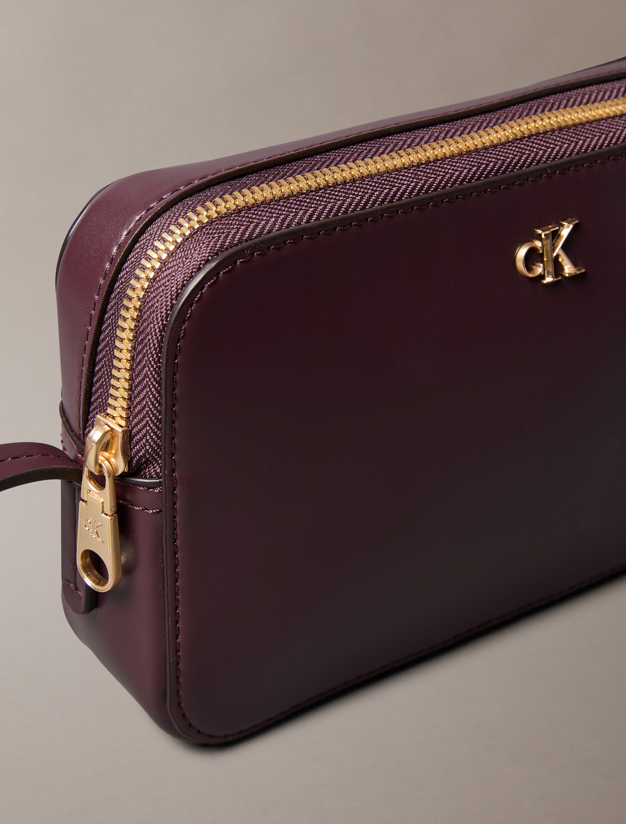 Calvin Klein Mini Bag »CK CAMERA BAG«, Damen Schultertasche, kleine Umhängetasche, mit CK-Logo