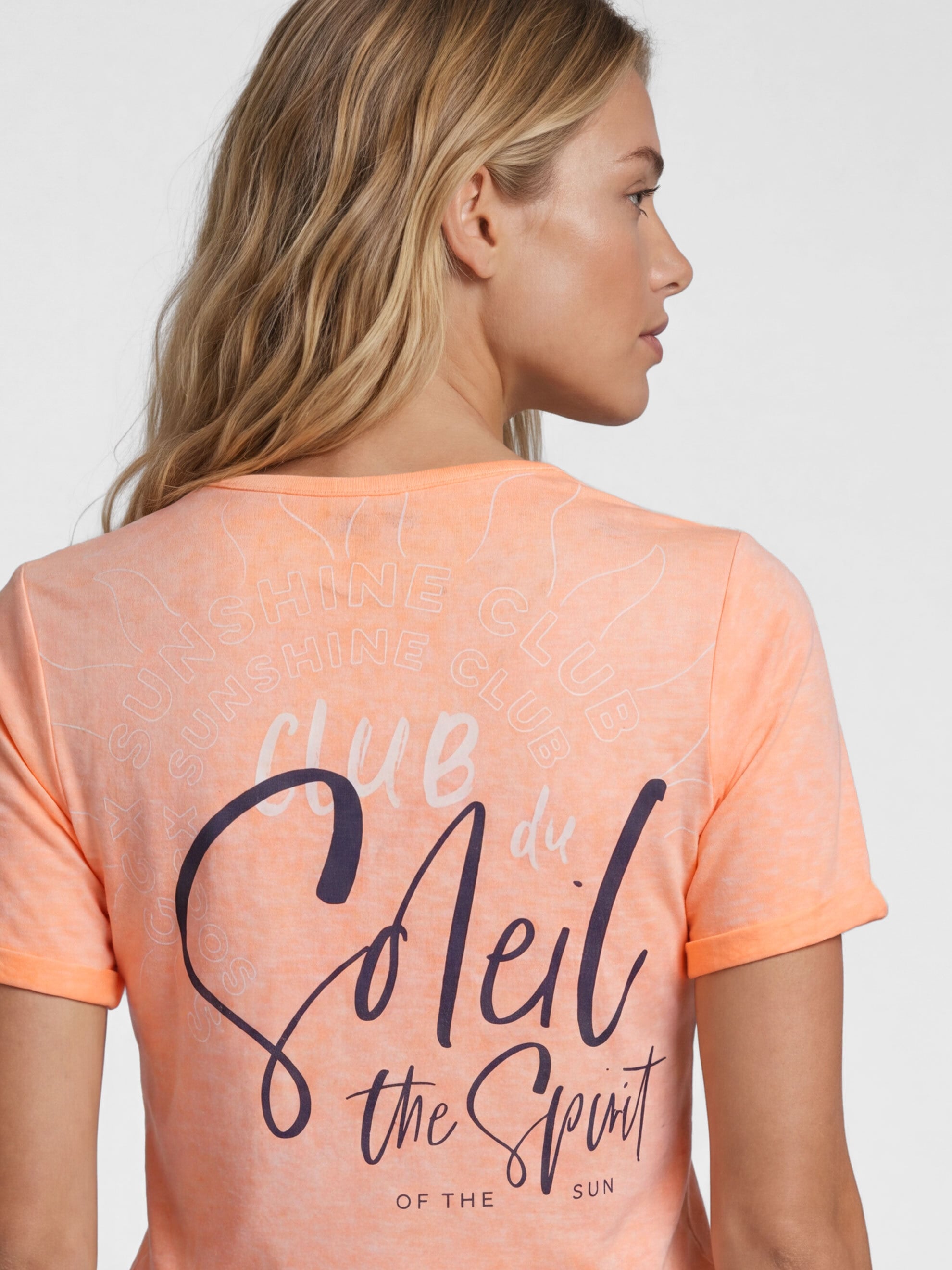 SOCCX V-Shirt mit fixierten Turn-Up-Ärmeln