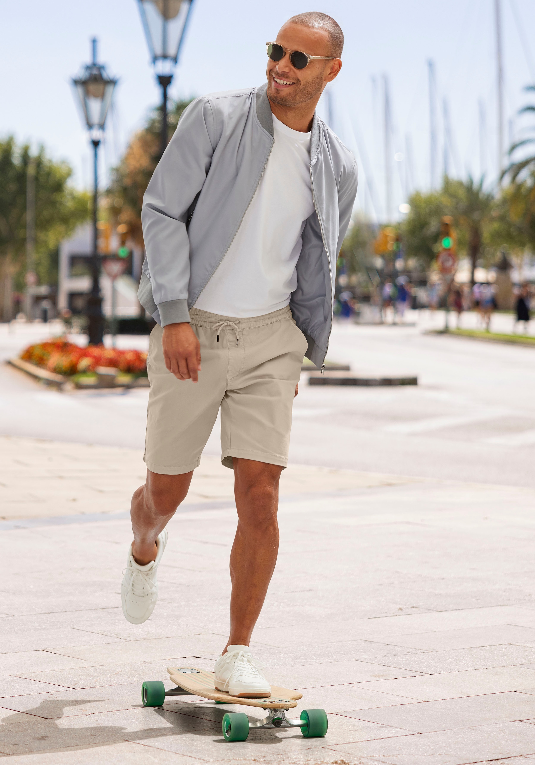 John Devin Shorts »Bermuda«, kurze Hose aus elastischer Baumwoll-Qualität