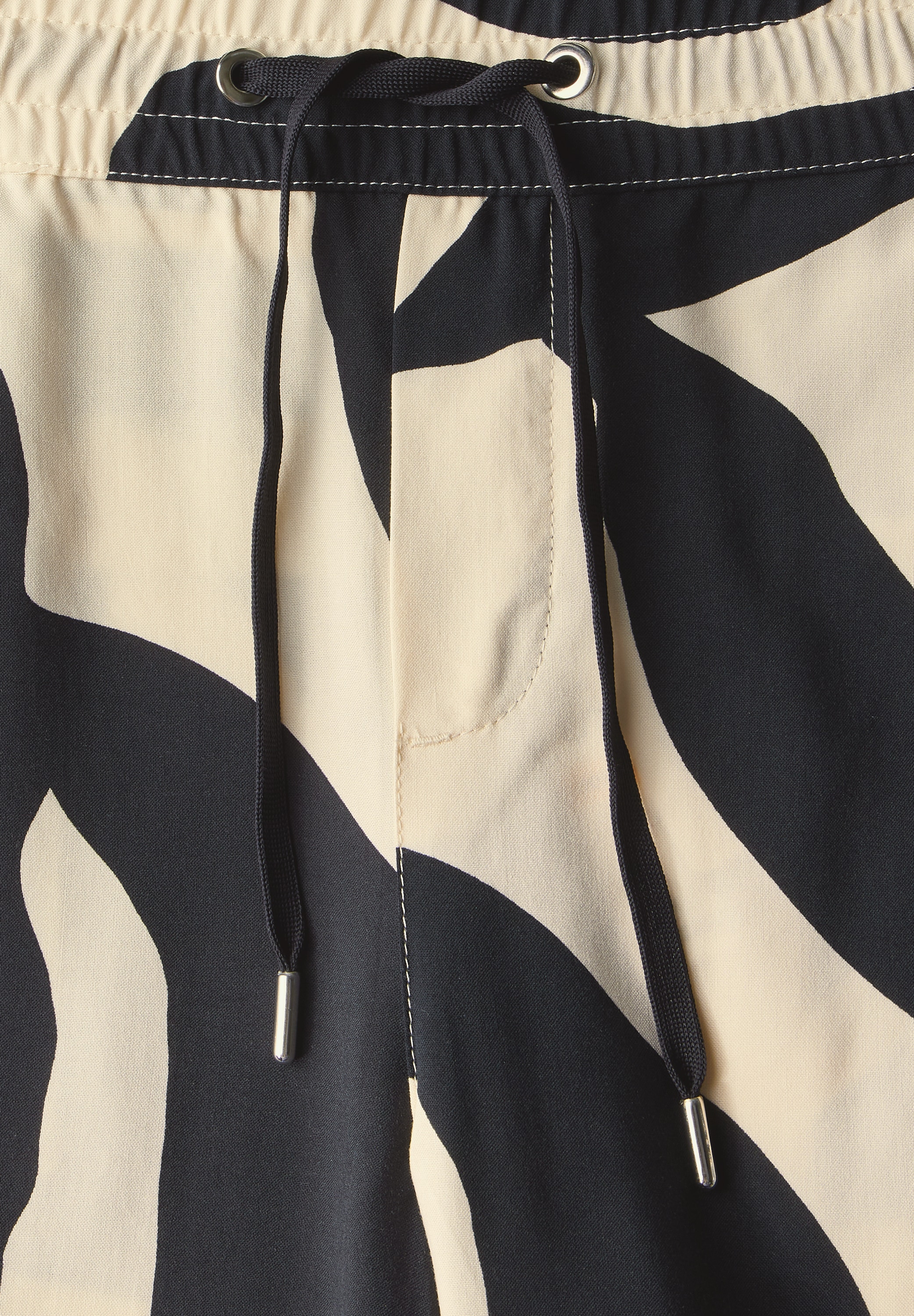 STREET ONE Stoffhose »Style Emee«, mit elastischem Bund und Tunnelzug, mit grafischem Muster