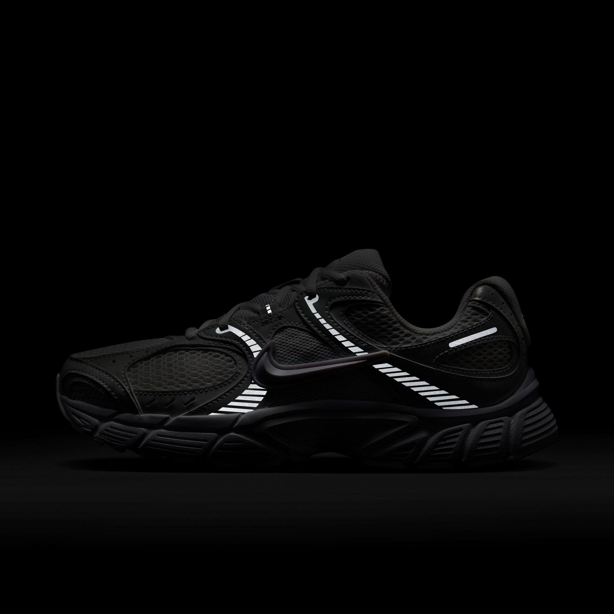 Nike Sportswear Sneaker »Nike V5 RNR«  inspiriert vom Design des Y2K Nike Vomero 5