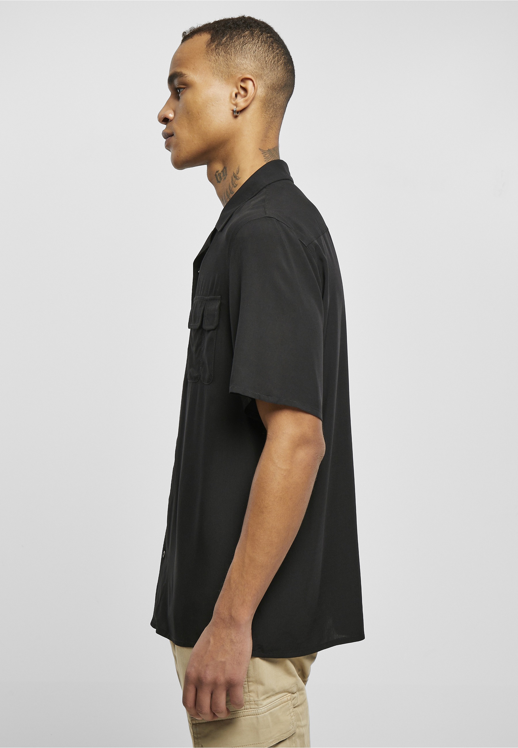 URBAN CLASSICS Kurzarmhemd »Urban Classics Herren Viscose Camp Shirt« 1 Stk.