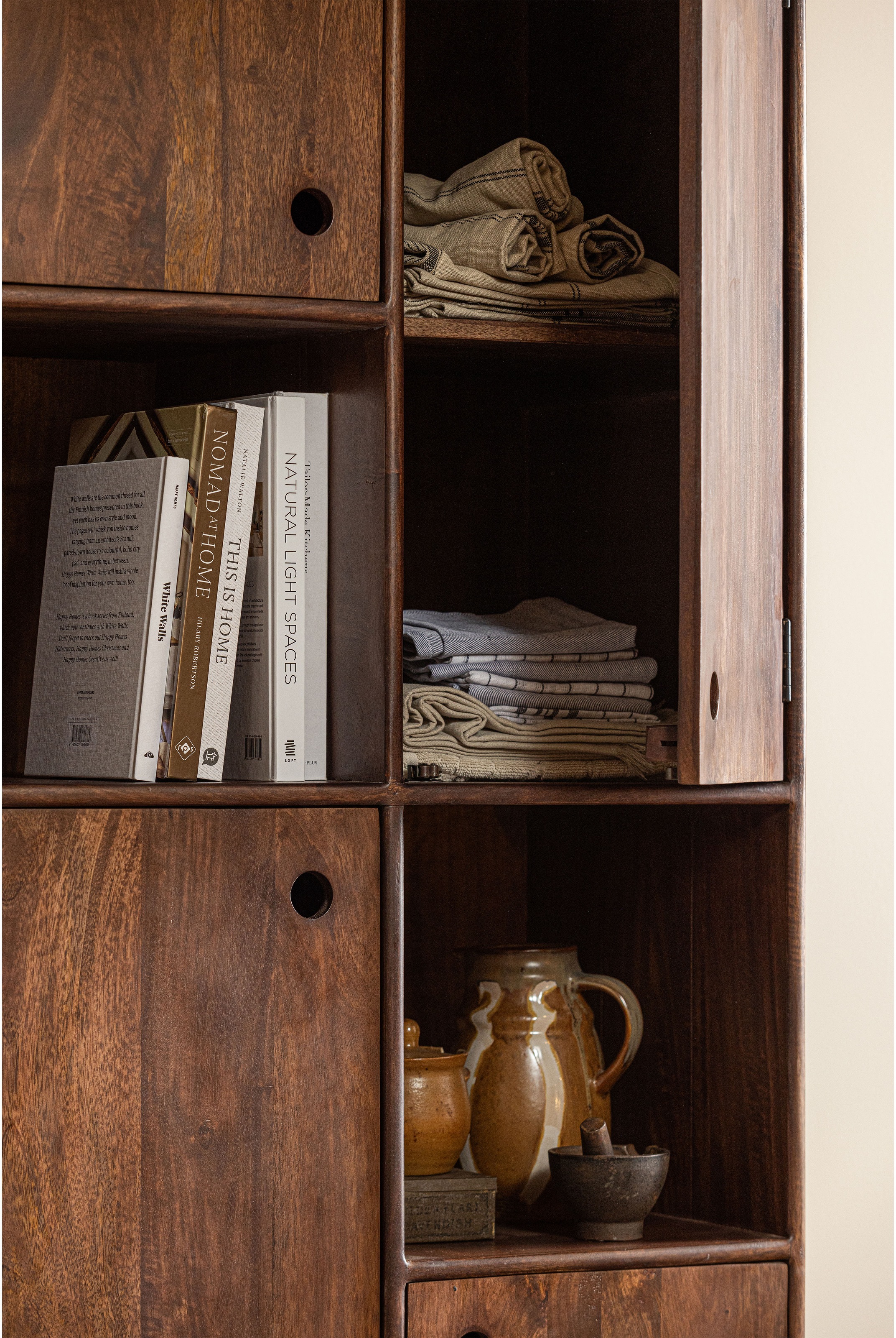 WOOOD Mehrzweckschrank »WOOOD STAES STAUSCHRANK MANGO HOLZ WALNUSS« schmaler Hochschrank aus Eichenmelamin, modernes Design, viel Stauraum