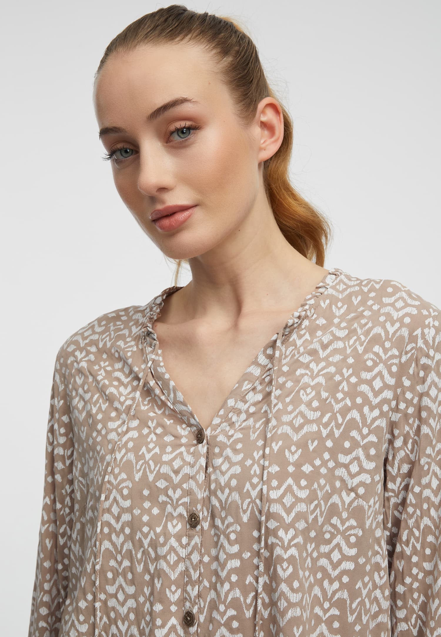 Ragwear Blusenshirt »IONE PRINT«, mit Bindeband am Ausschnitt und Knopfleiste