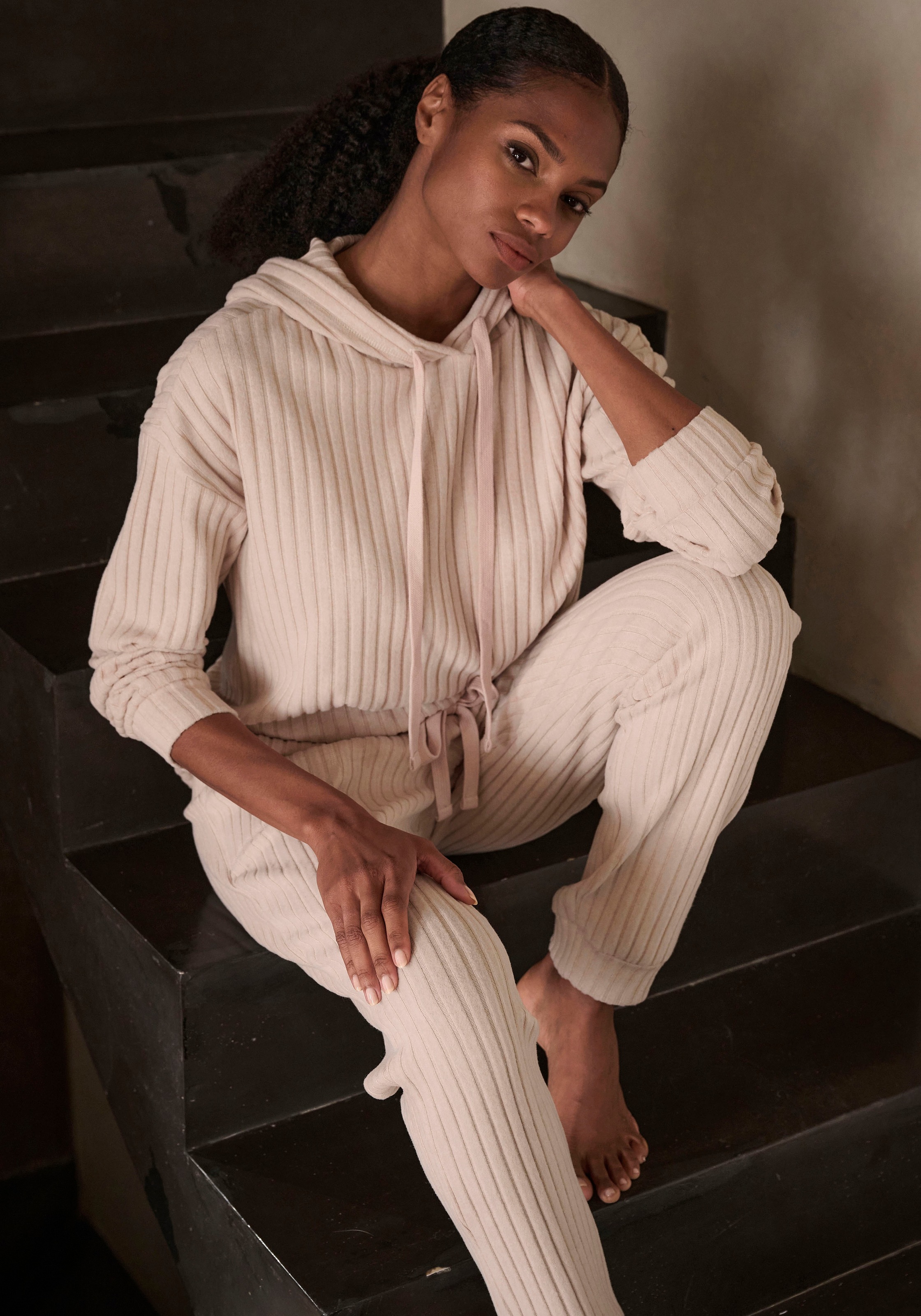 Thumbnail - LASCANA Hoodie, Strickpullover mit Kapuze und in melierter Optik, Loungewear